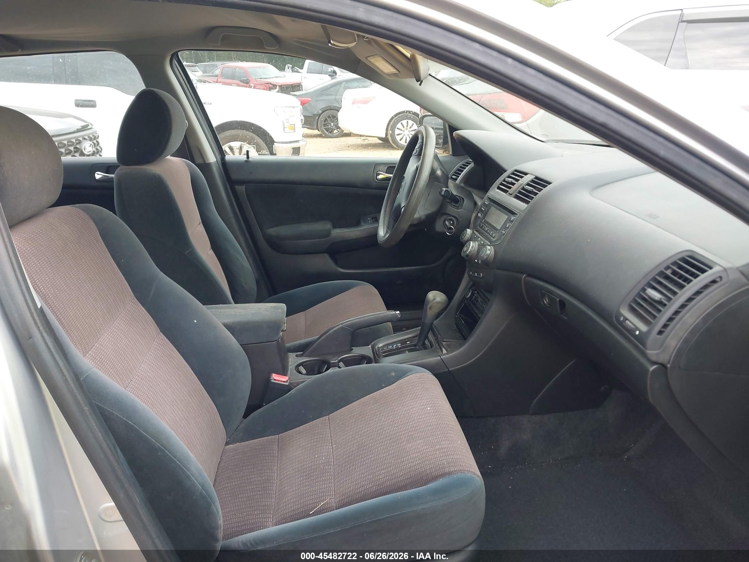 2003 Honda Accord Sdn Lx Silver vin: 1HGCM56373A025641