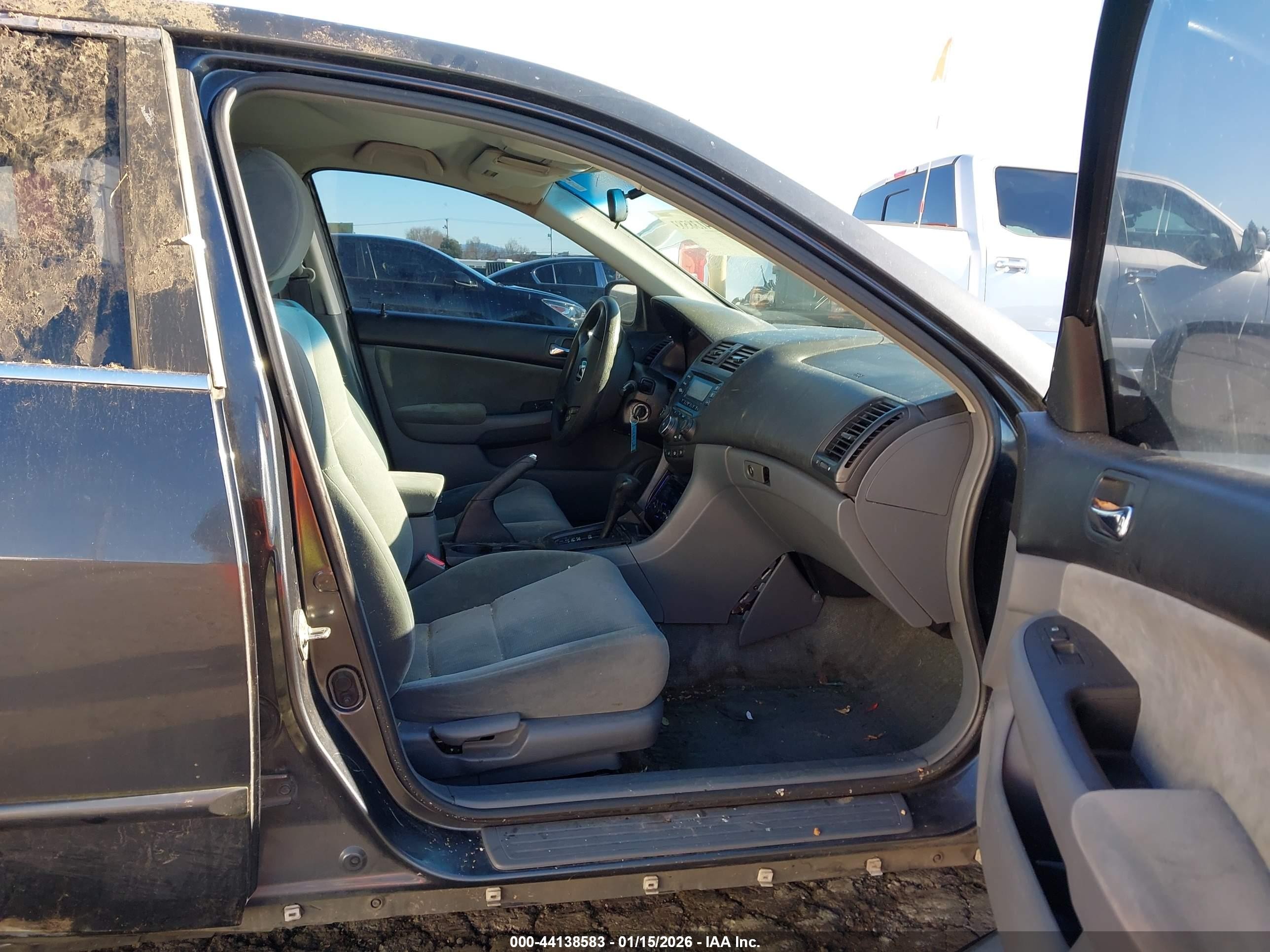 2004 Honda Accord 2.4 Lx Серый vin: 1HGCM56374A061556