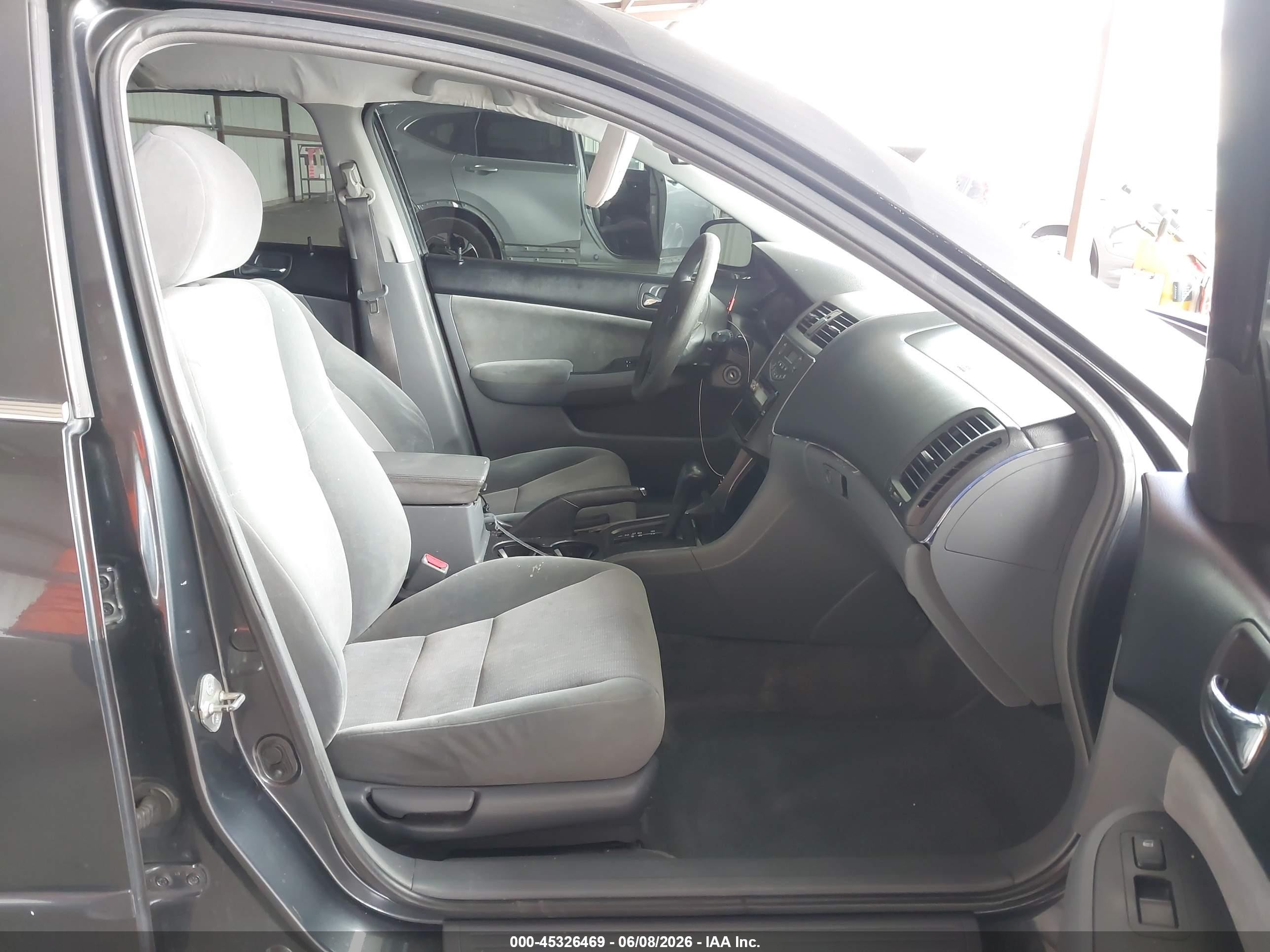 2004 Honda Accord 2.4 Lx Серый vin: 1HGCM56374A147286