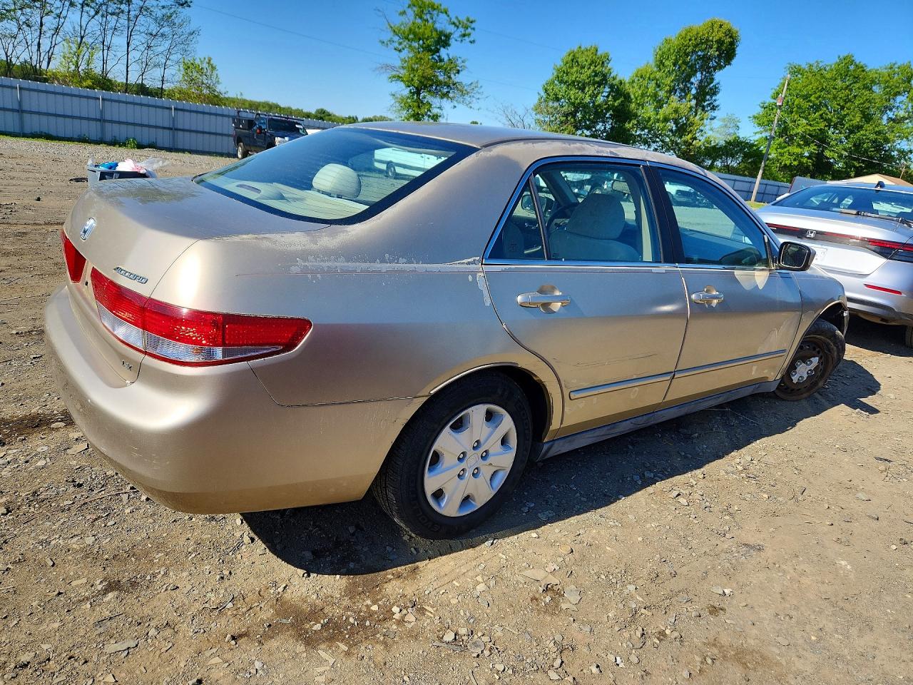 2004 Honda Accord Lx Beige vin: 1HGCM56384A043163
