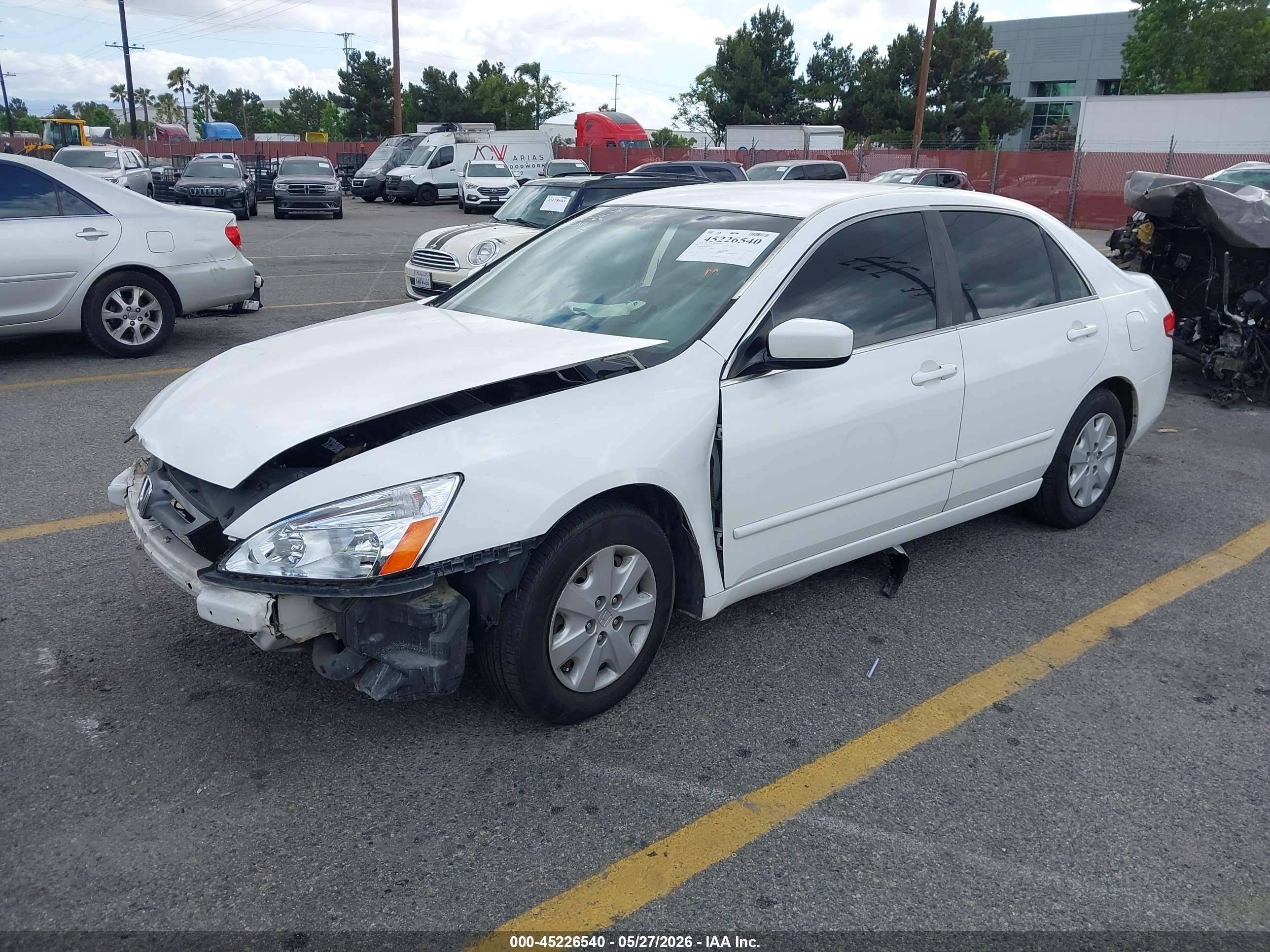 2004 Honda Accord 2.4 Lx Белый vin: 1HGCM56384A136815