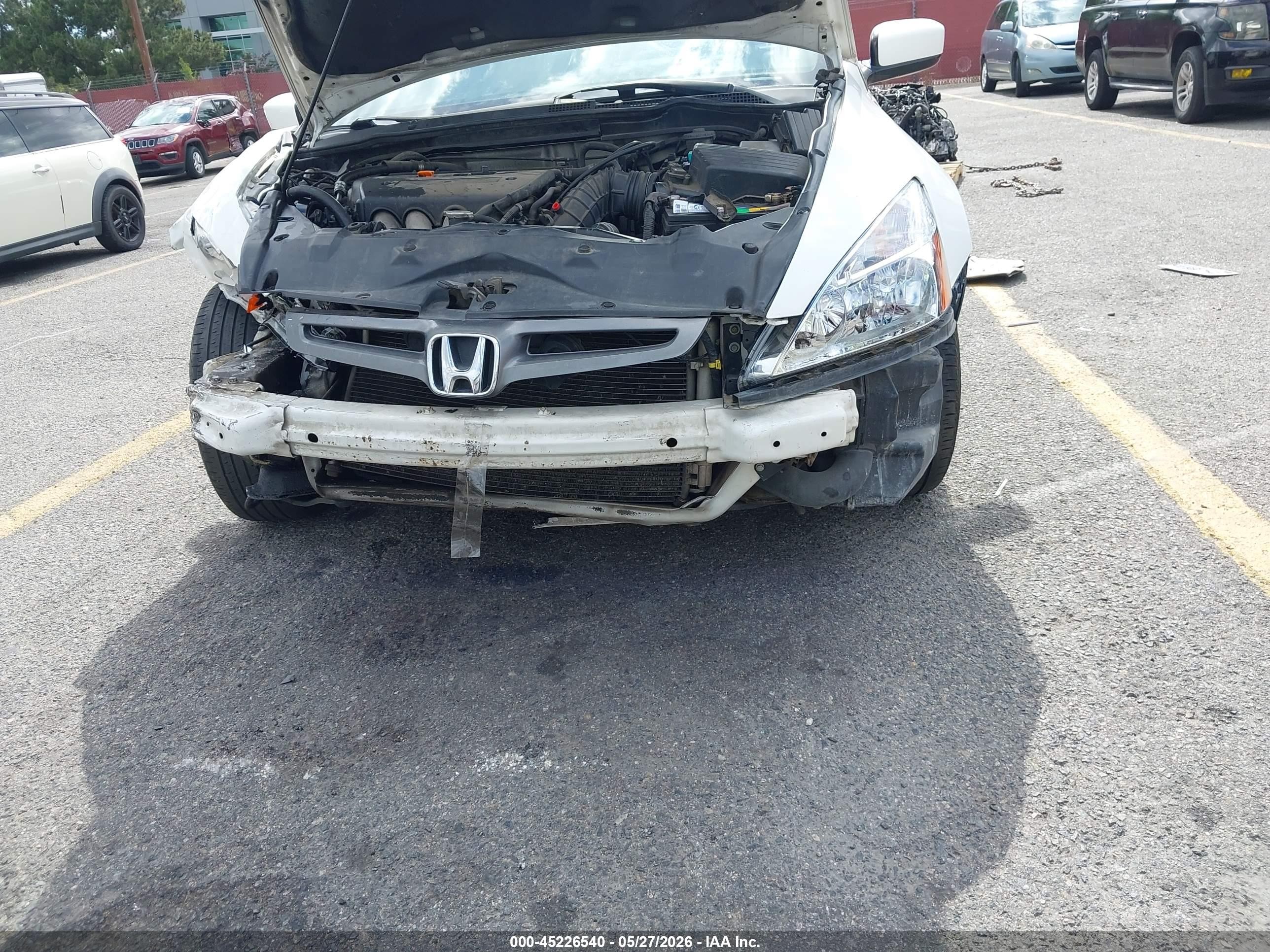2004 Honda Accord 2.4 Lx Белый vin: 1HGCM56384A136815