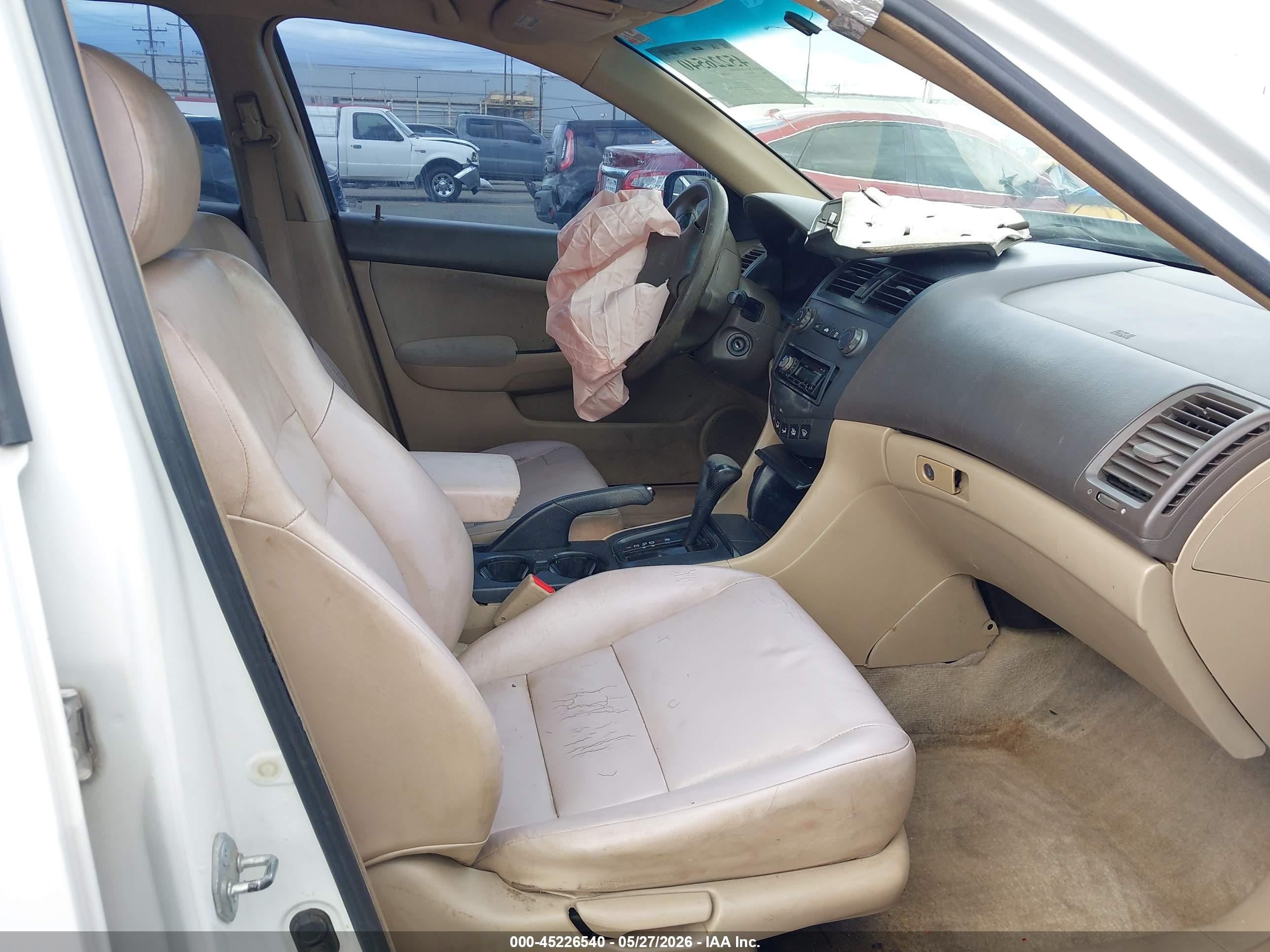 2004 Honda Accord 2.4 Lx Белый vin: 1HGCM56384A136815