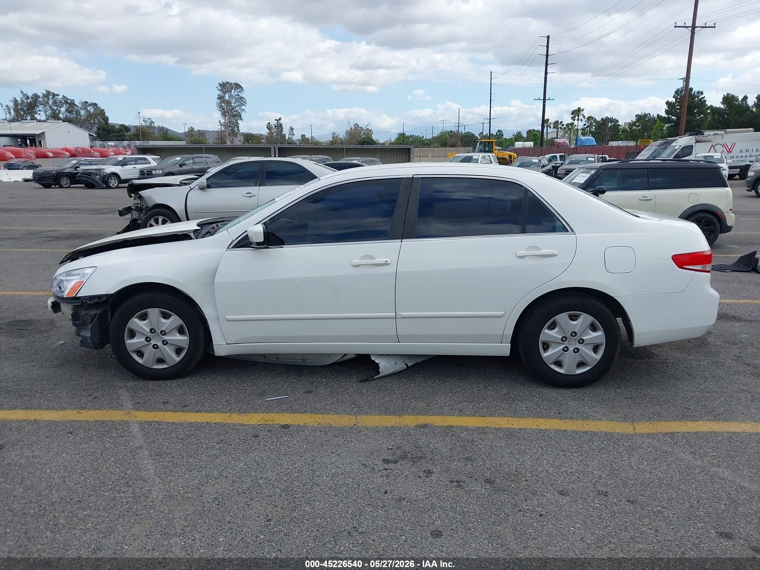 2004 Honda Accord 2.4 Lx Белый vin: 1HGCM56384A136815