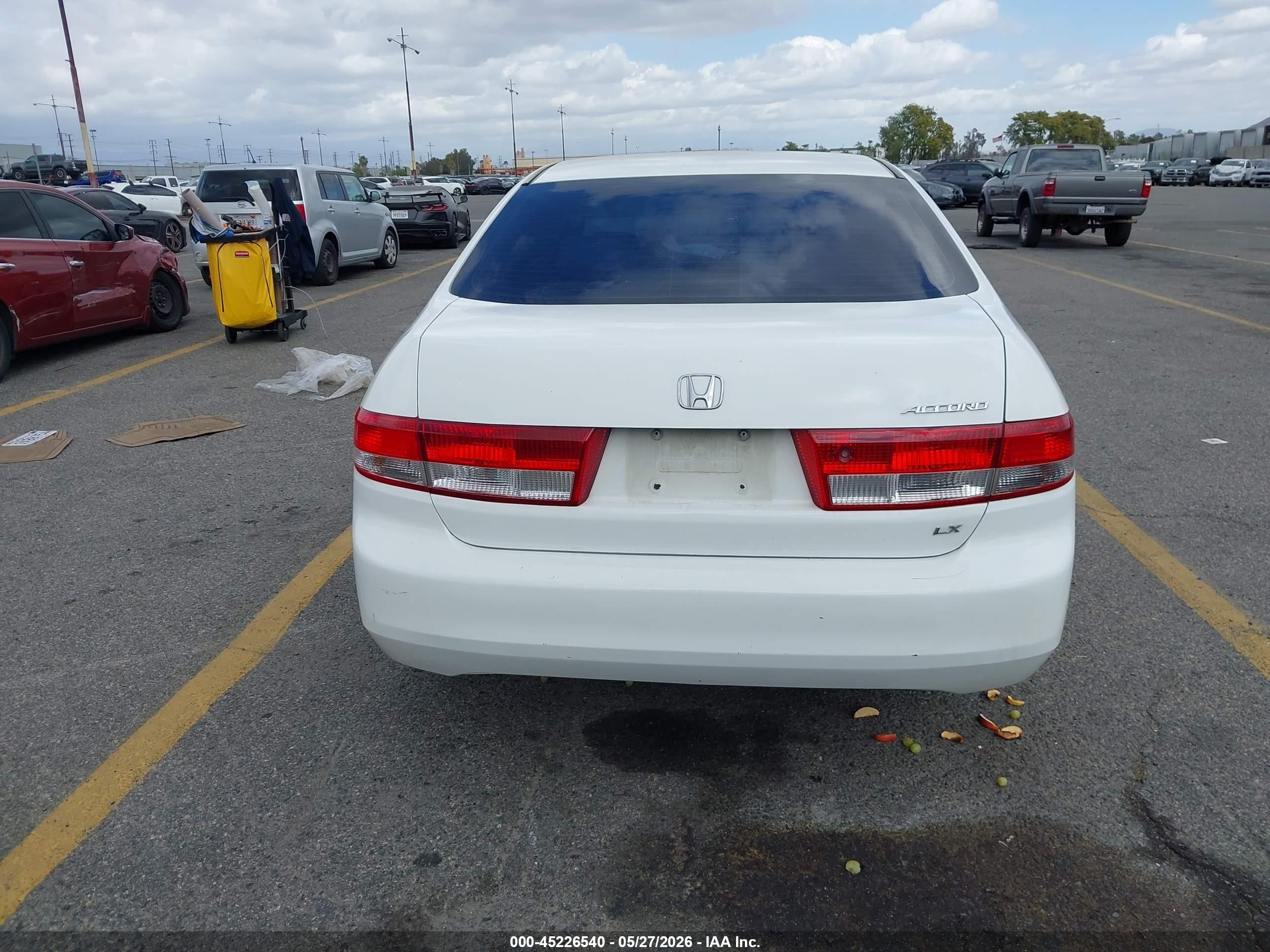 2004 Honda Accord 2.4 Lx Белый vin: 1HGCM56384A136815