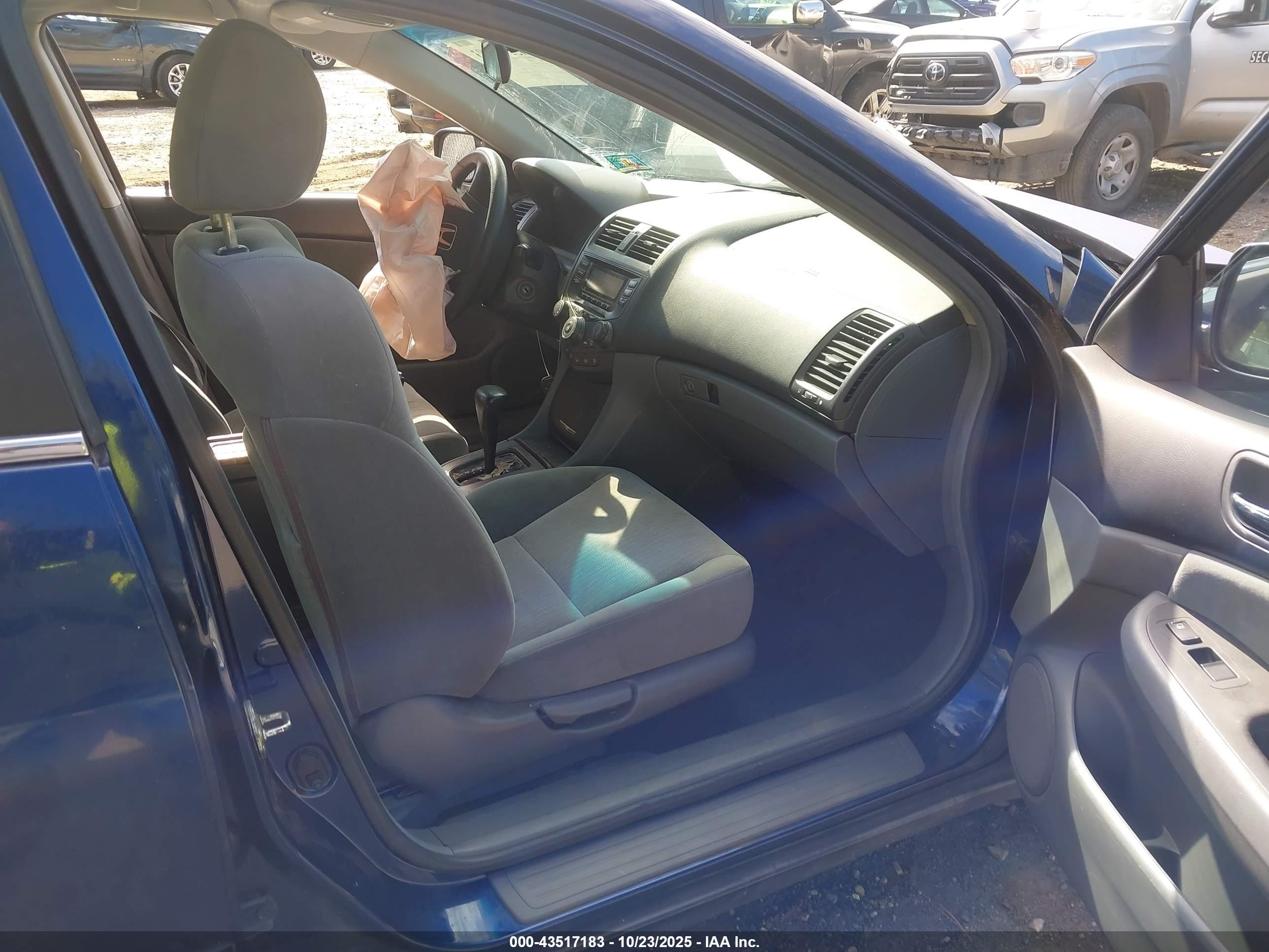 2004 Honda Accord 2.4 Lx Blue vin: 1HGCM56384A170611