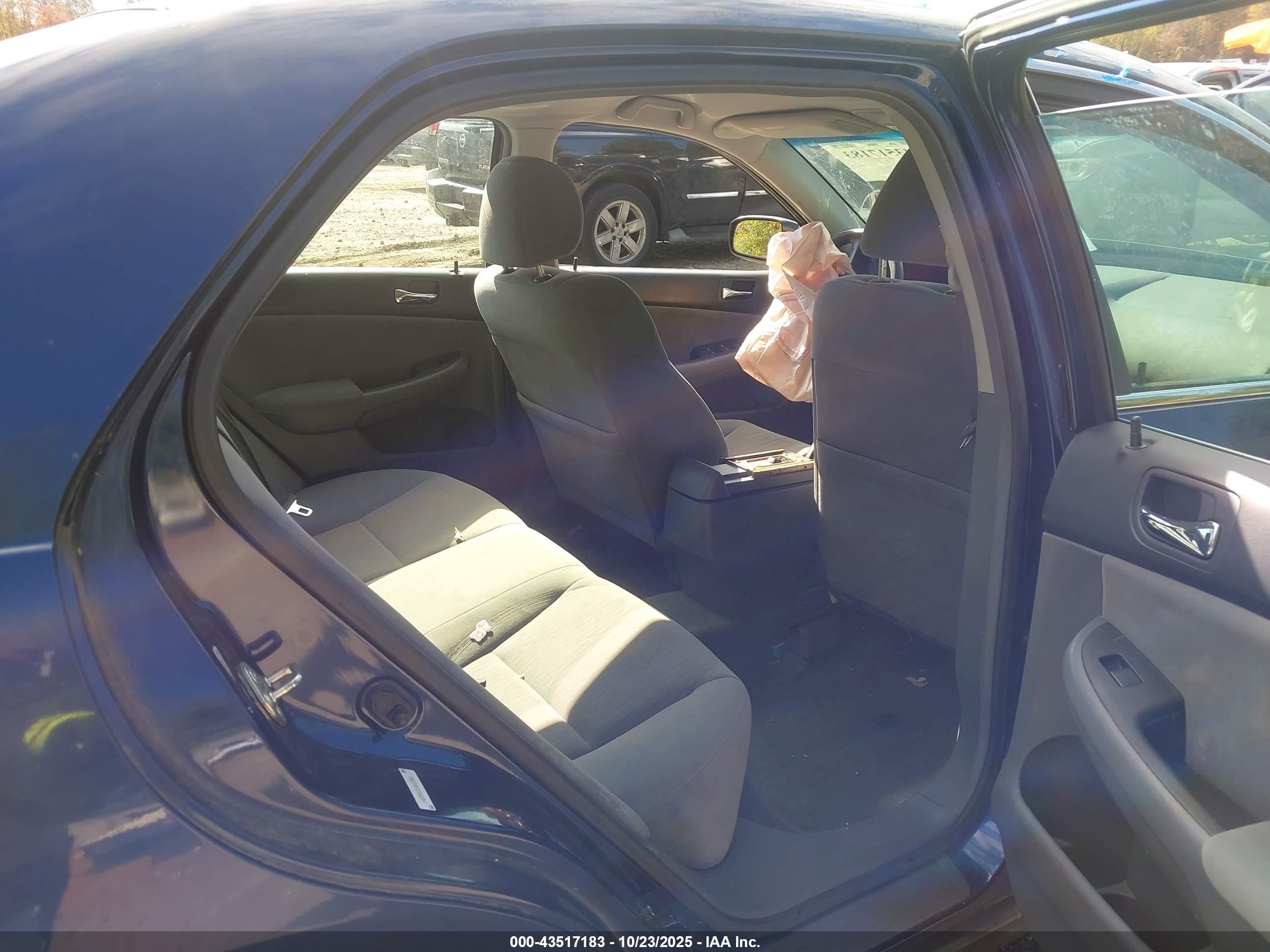 2004 Honda Accord 2.4 Lx Blue vin: 1HGCM56384A170611