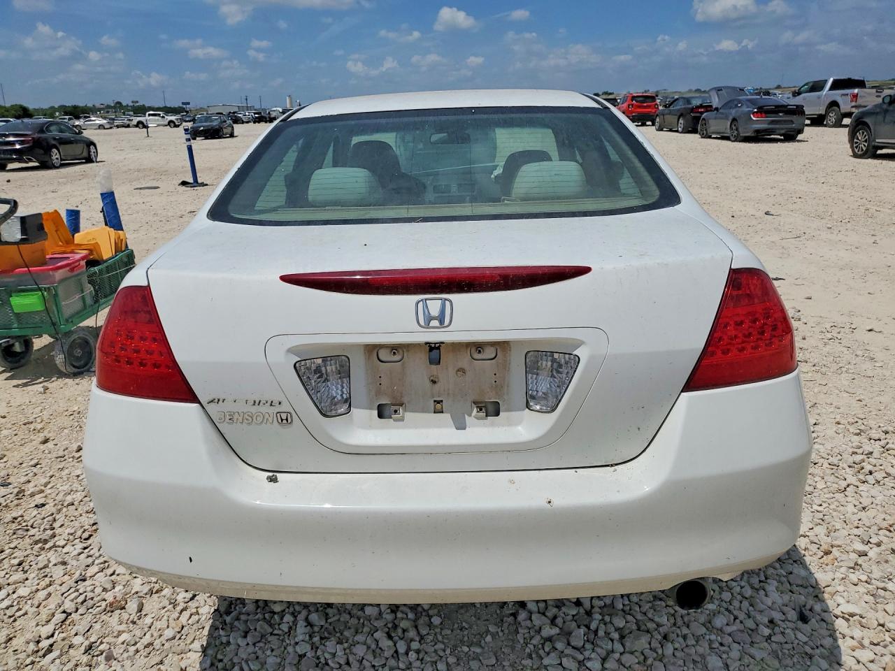 2007 Honda Accord White vin: 1HGCM56387A120358