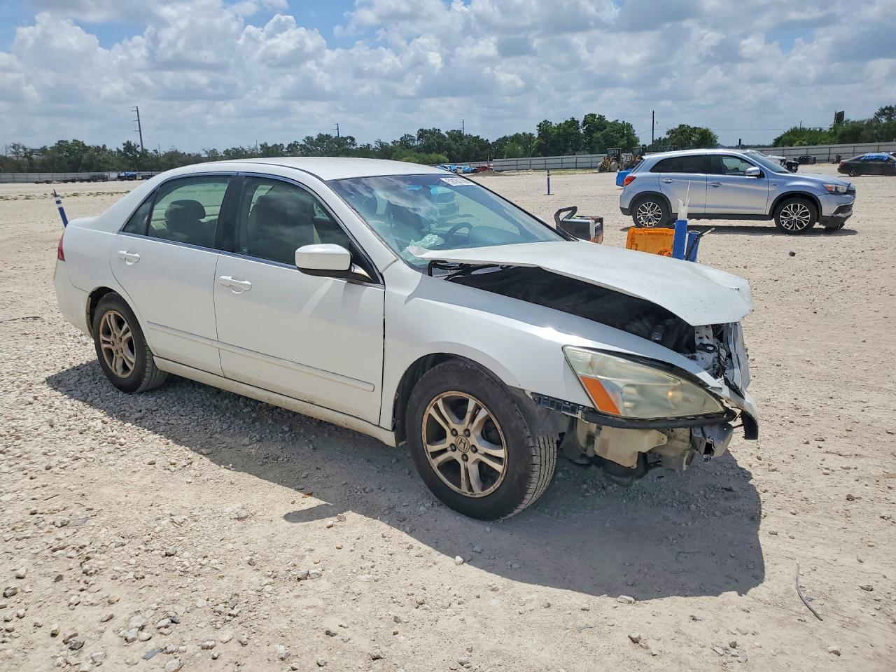 2007 Honda Accord White vin: 1HGCM56387A120358