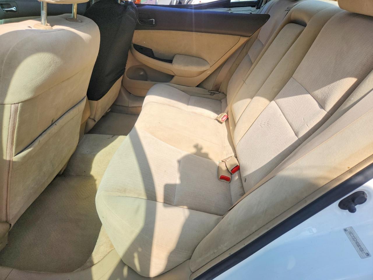 2004 Honda Accord Lx White vin: 1HGCM56394A024847