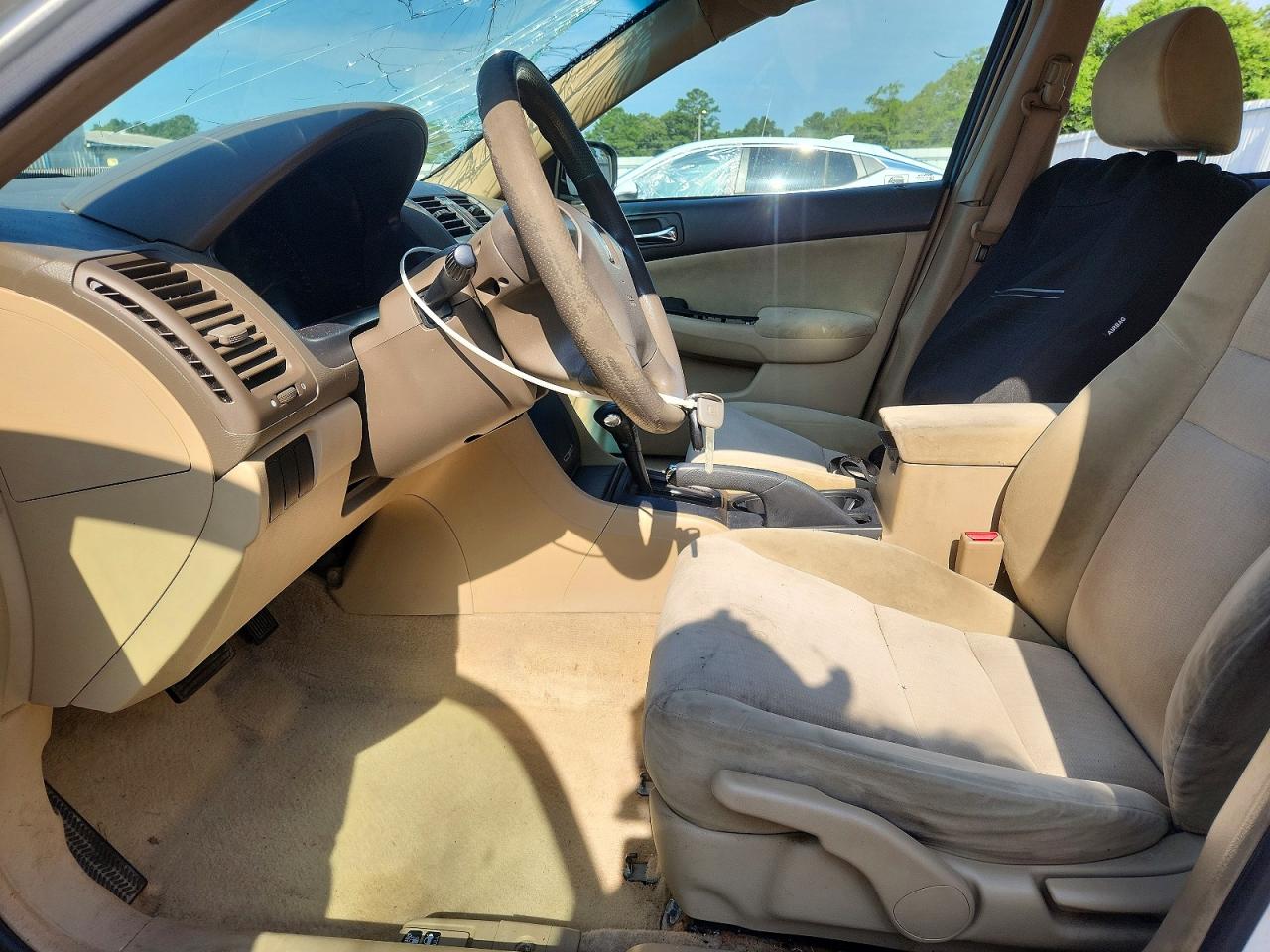2004 Honda Accord Lx White vin: 1HGCM56394A024847