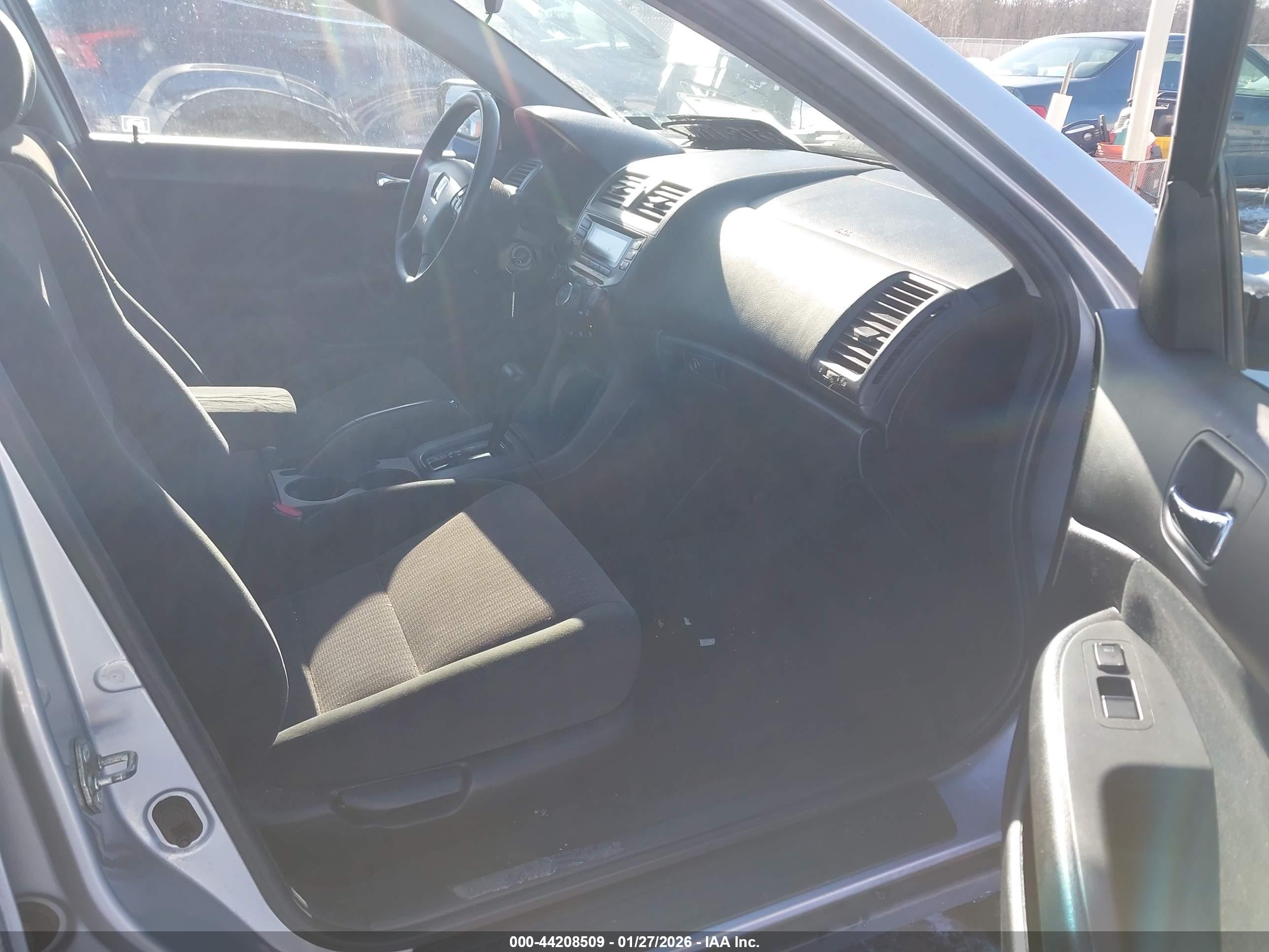 2004 Honda Accord 2.4 Lx Silver vin: 1HGCM56394A165191