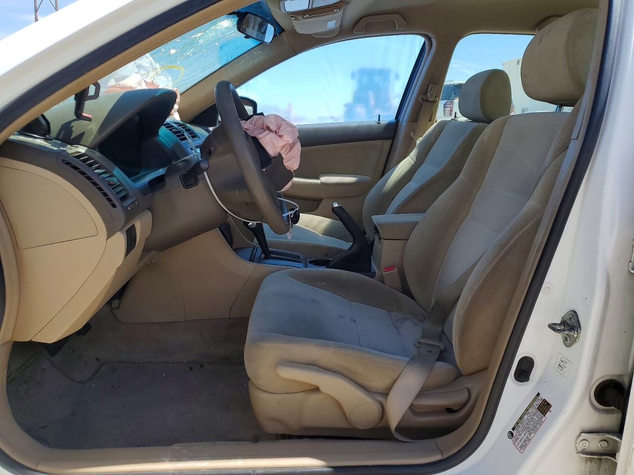 2004 Honda Accord Lx White vin: 1HGCM56394A179561