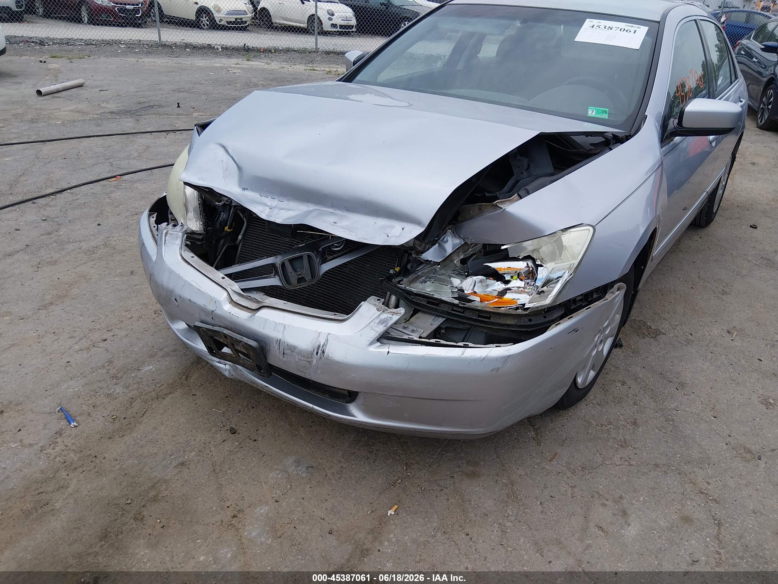 2004 Honda Accord 2.4 Lx Серебряный vin: 1HGCM563X4A155091