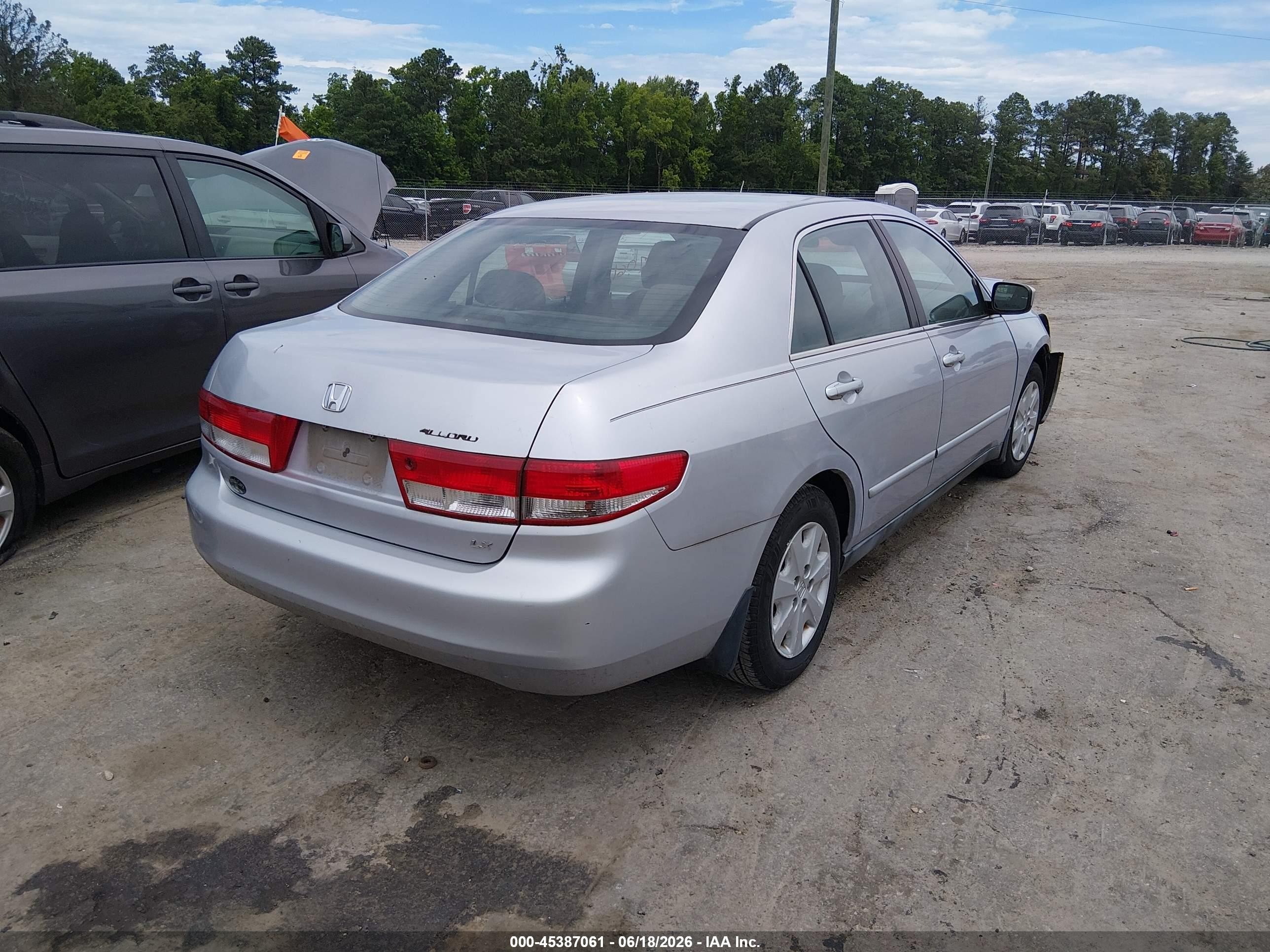 2004 Honda Accord 2.4 Lx Серебряный vin: 1HGCM563X4A155091