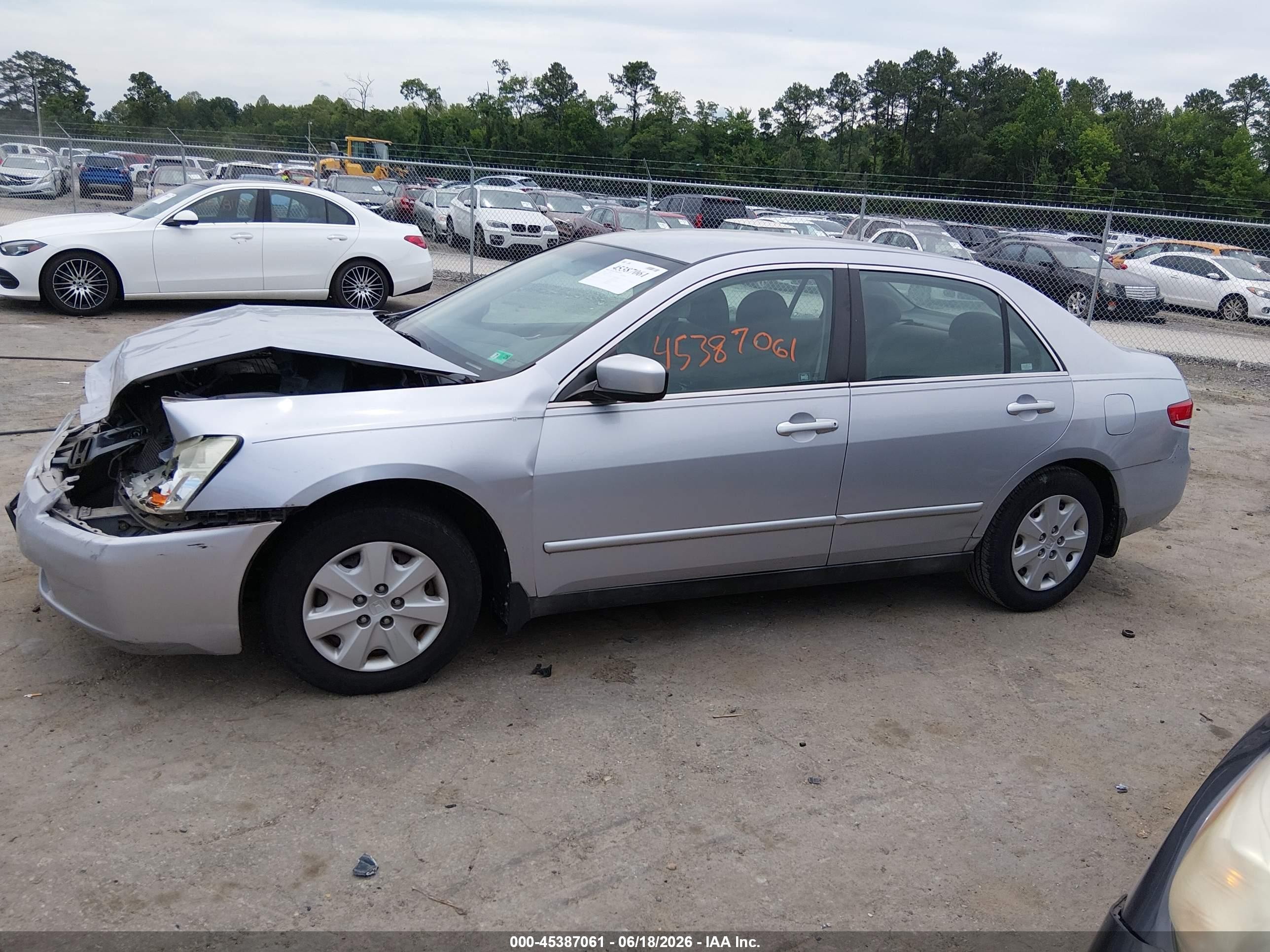 2004 Honda Accord 2.4 Lx Серебряный vin: 1HGCM563X4A155091