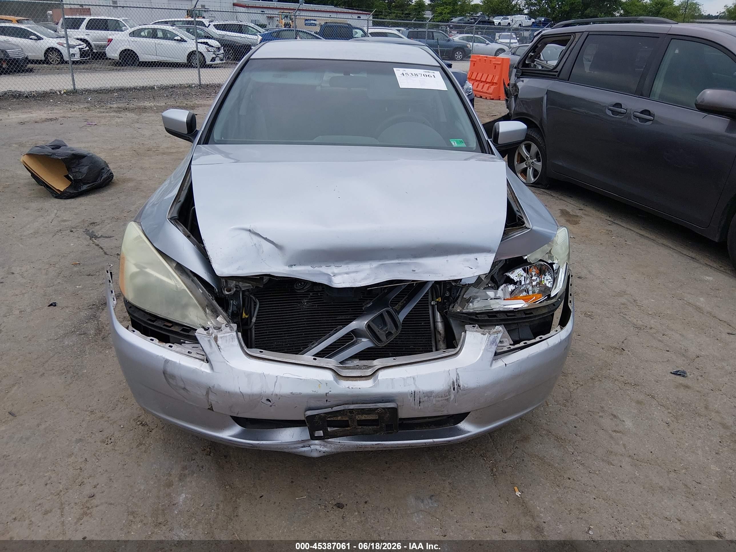 2004 Honda Accord 2.4 Lx Серебряный vin: 1HGCM563X4A155091