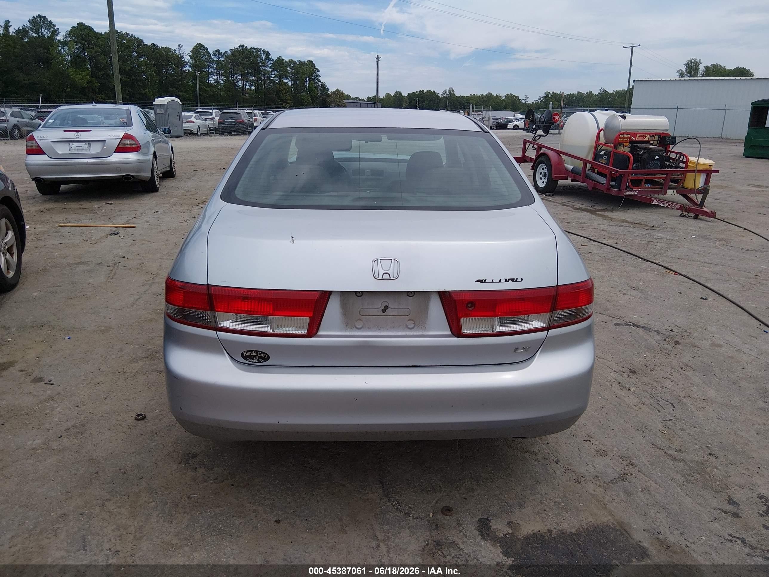 2004 Honda Accord 2.4 Lx Серебряный vin: 1HGCM563X4A155091