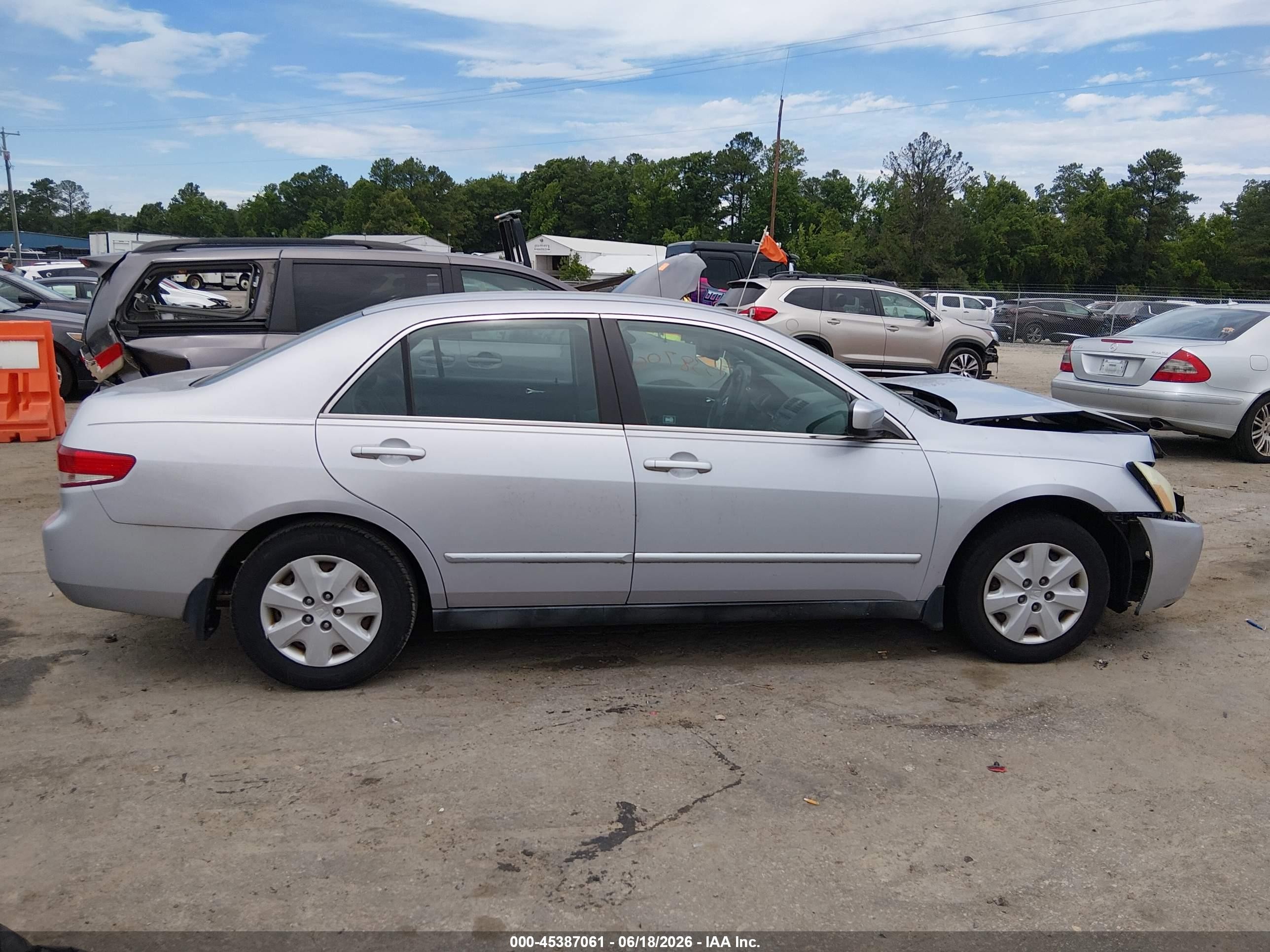 2004 Honda Accord 2.4 Lx Серебряный vin: 1HGCM563X4A155091