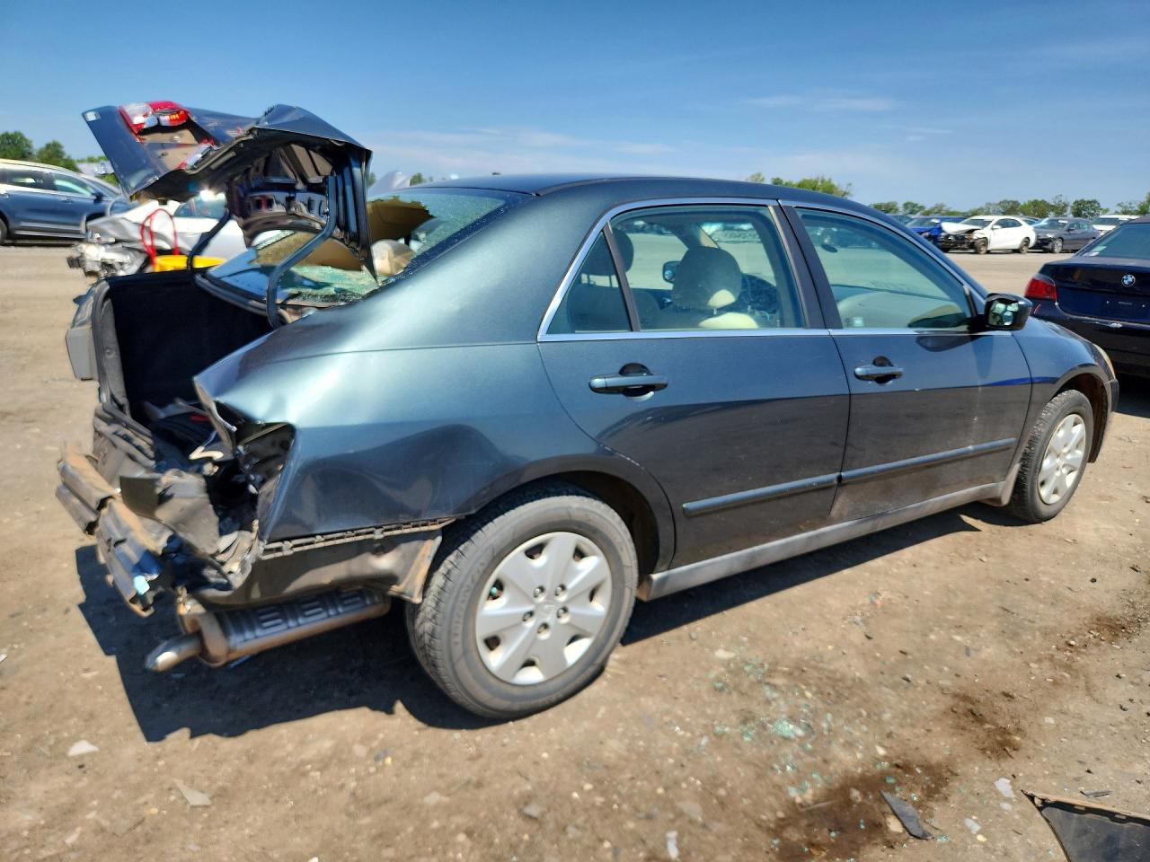 2004 Hond Accord Gray vin: 1HGCM563X4A158086