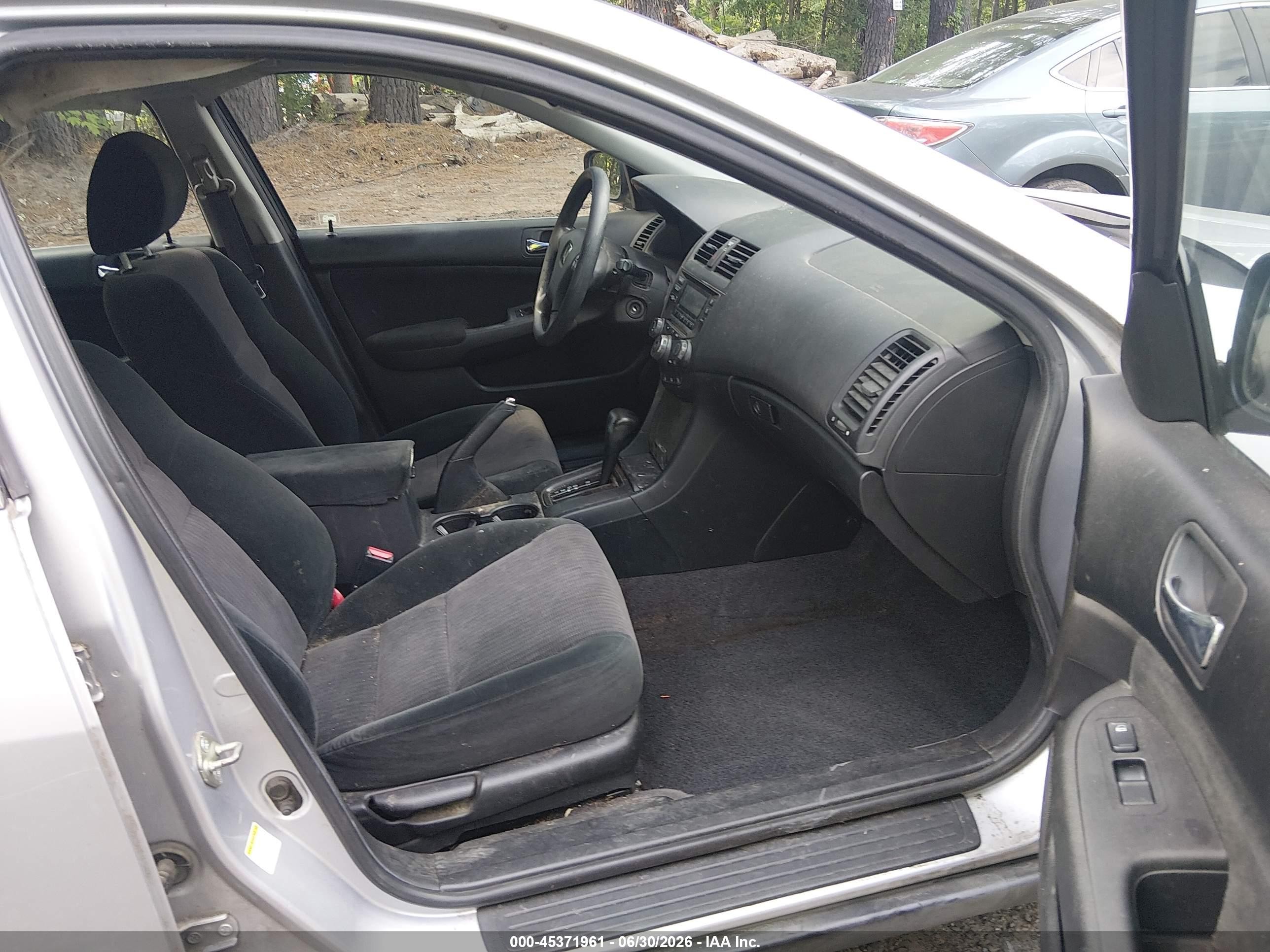 2004 Honda Accord 2.4 Lx Silver vin: 1HGCM56404A152998