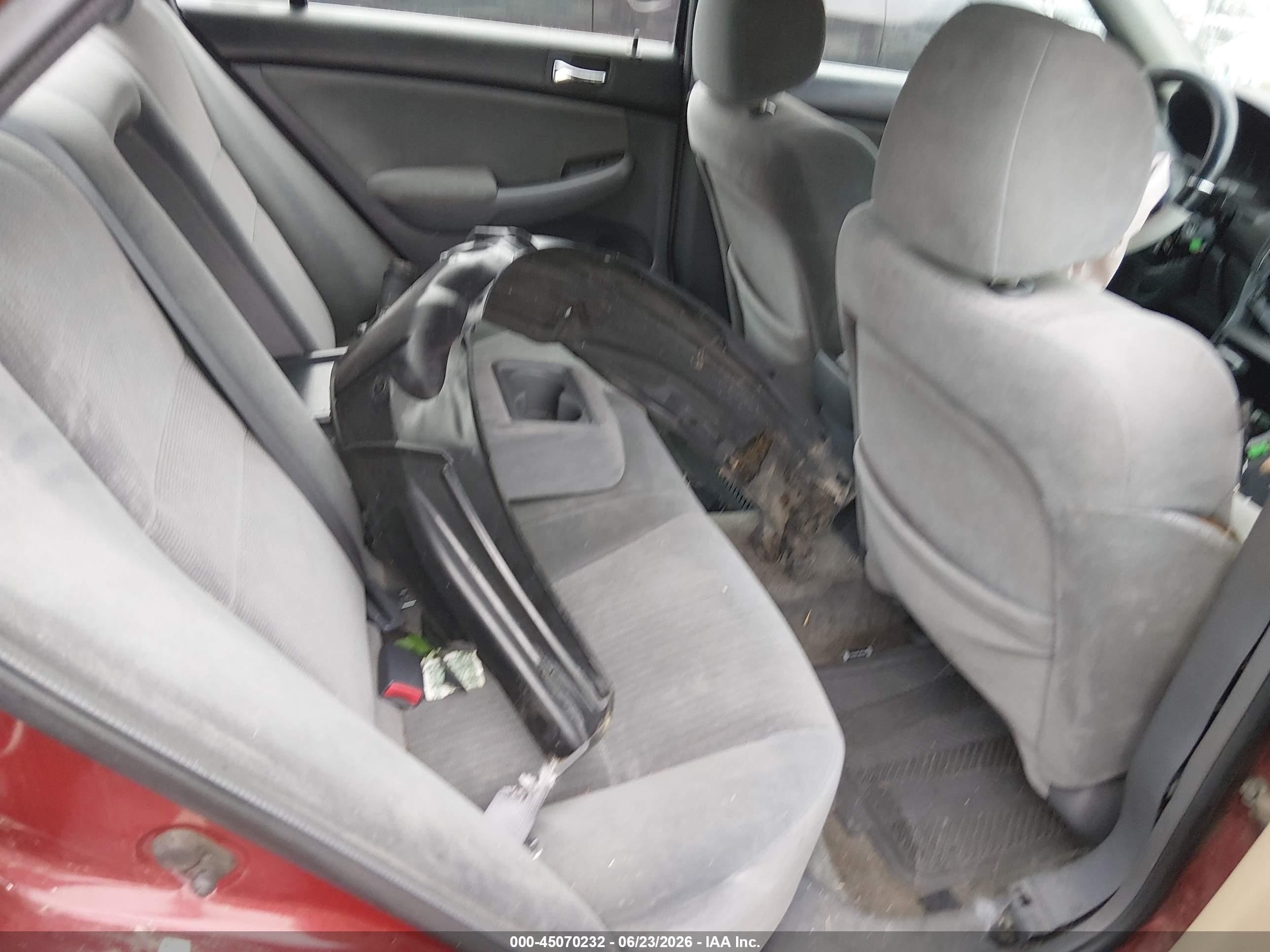 2005 Honda Accord 2.4 Lx Красный vin: 1HGCM56415A071784