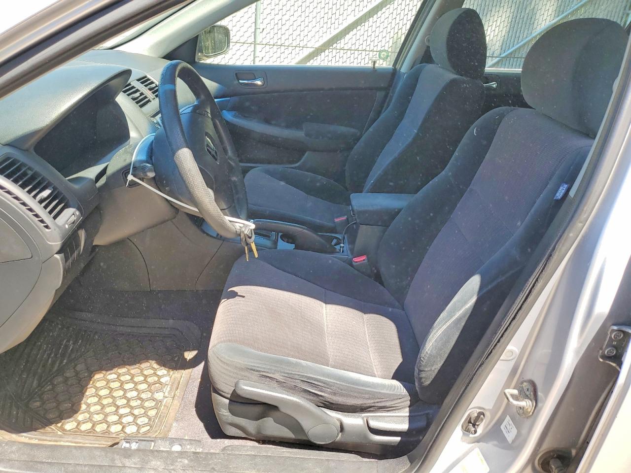 2003 Honda Accord Lx Silver vin: 1HGCM56423A812618