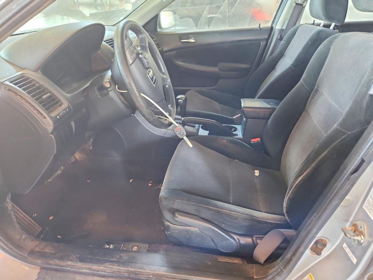 2005 Honda Accord Silver vin: 1HGCM56425A186197