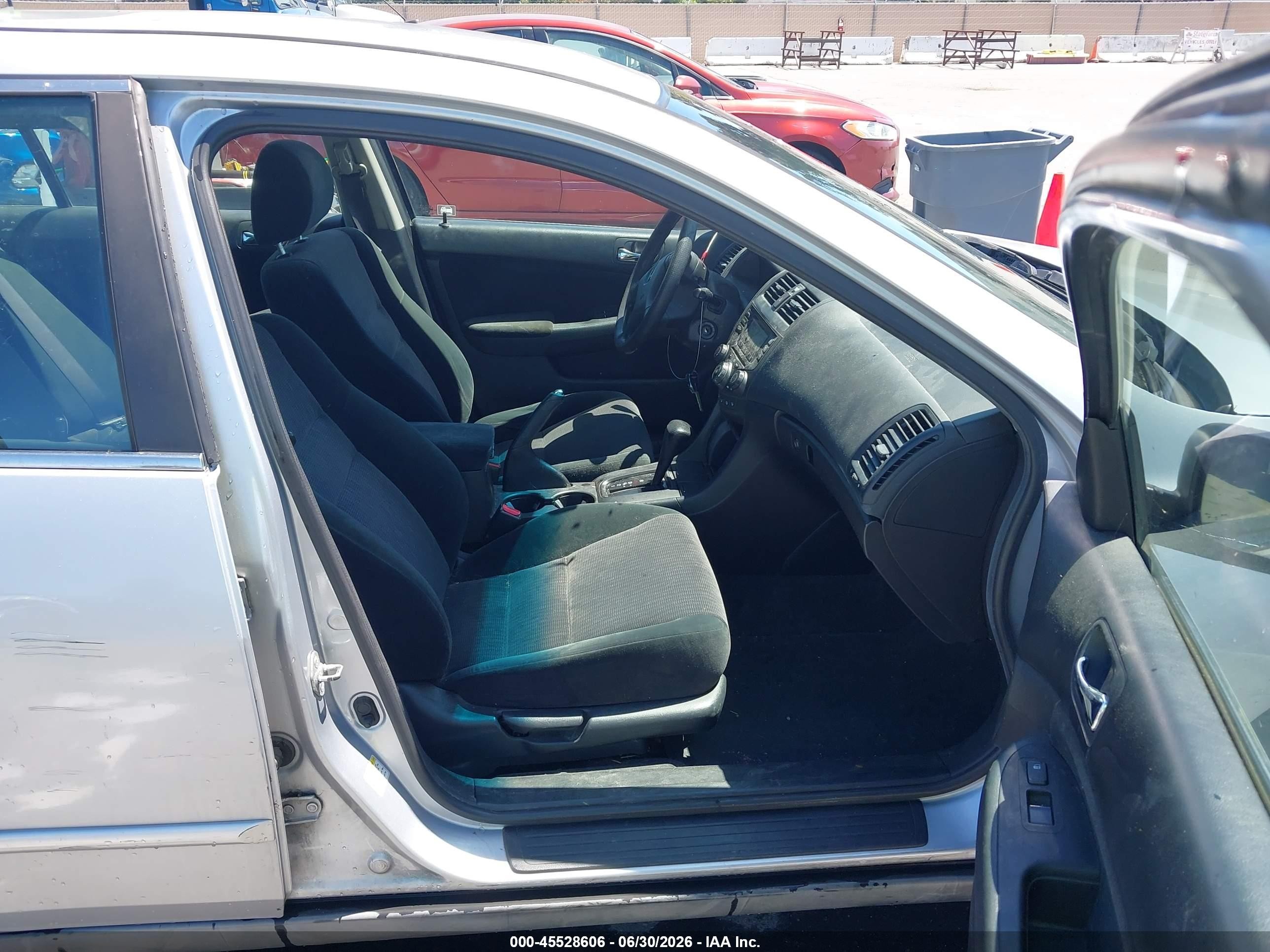 2005 Honda Accord 2.4 Lx Silver vin: 1HGCM56435A185589