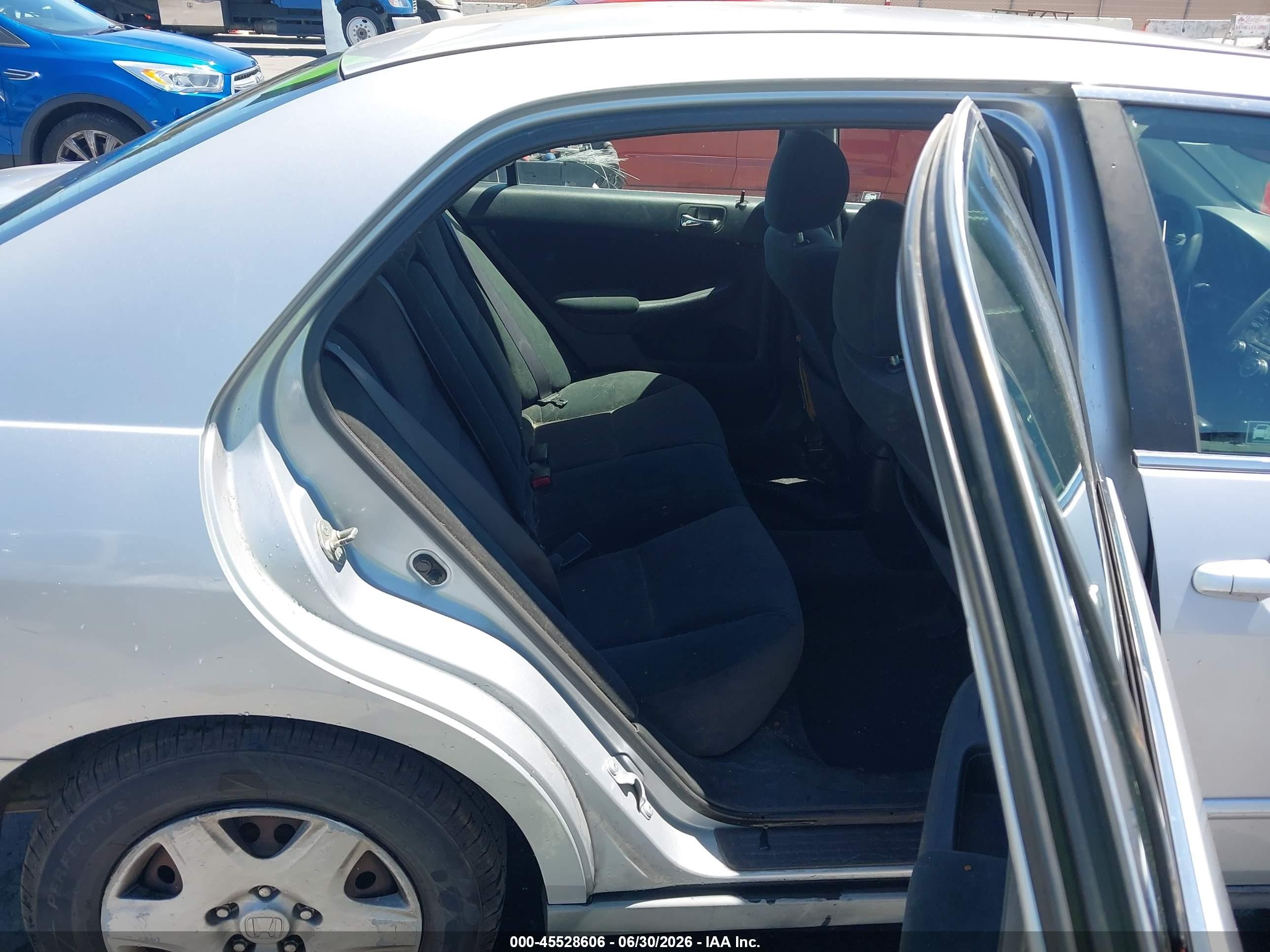 2005 Honda Accord 2.4 Lx Silver vin: 1HGCM56435A185589
