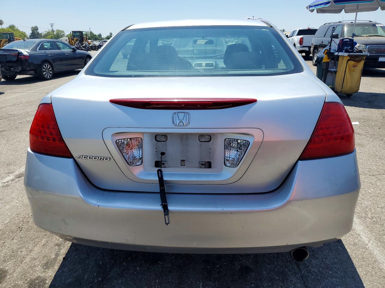 2007 Honda Accord Lx Silver vin: 1HGCM56437A066329
