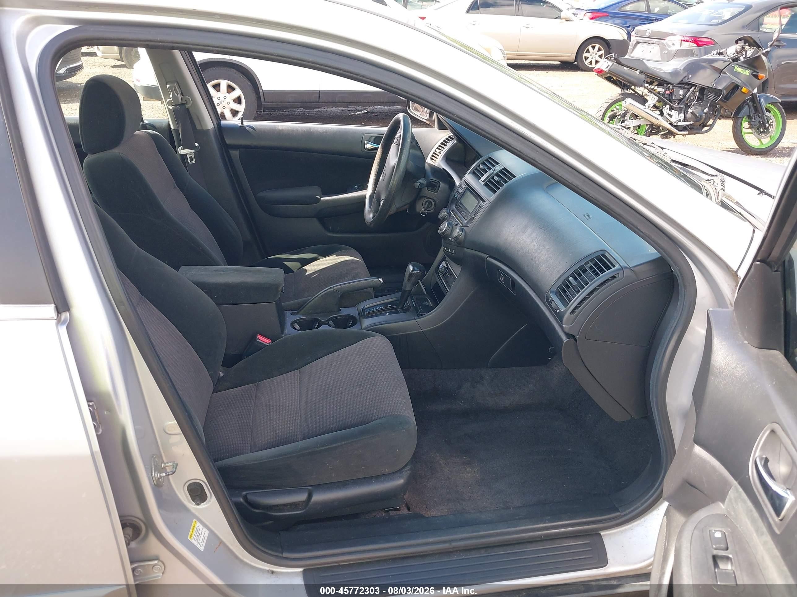 2005 Honda Accord 2.4 Lx Silver vin: 1HGCM56445A163990