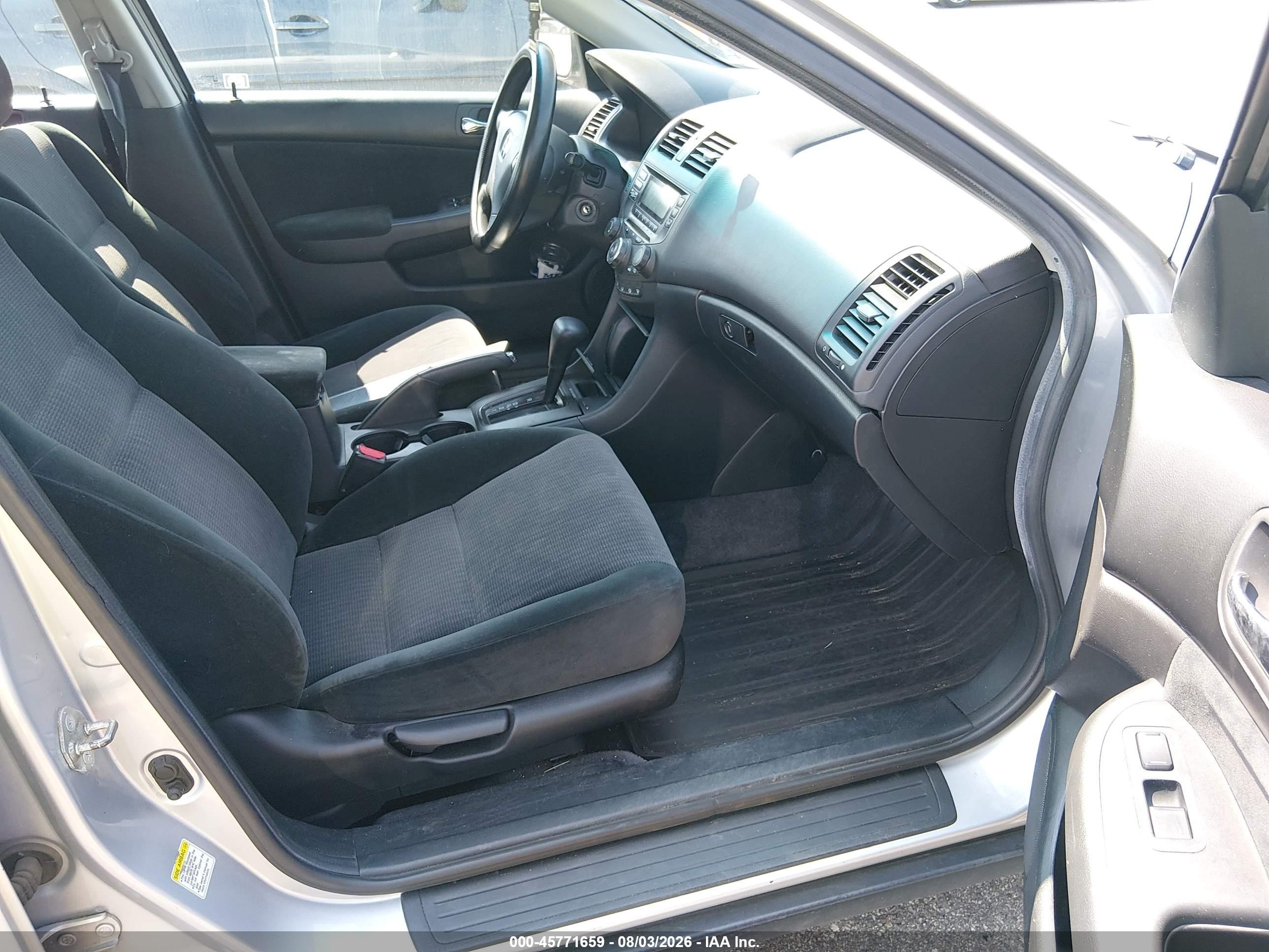 2005 Honda Accord 2.4 Lx Silver vin: 1HGCM56455A022295