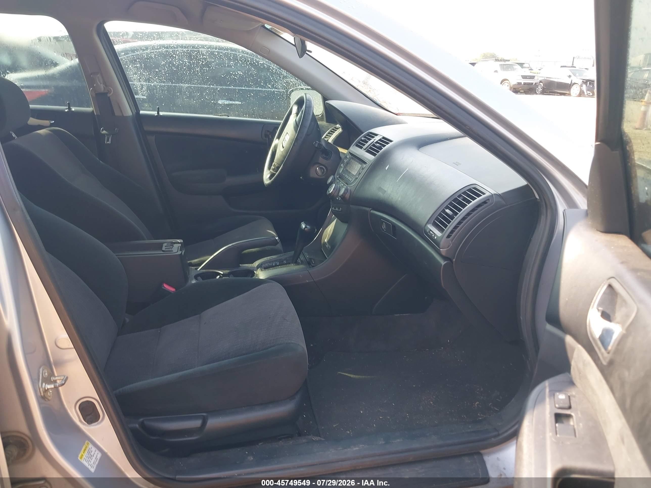 2005 Honda Accord 2.4 Lx Серебряный vin: 1HGCM56455A123661