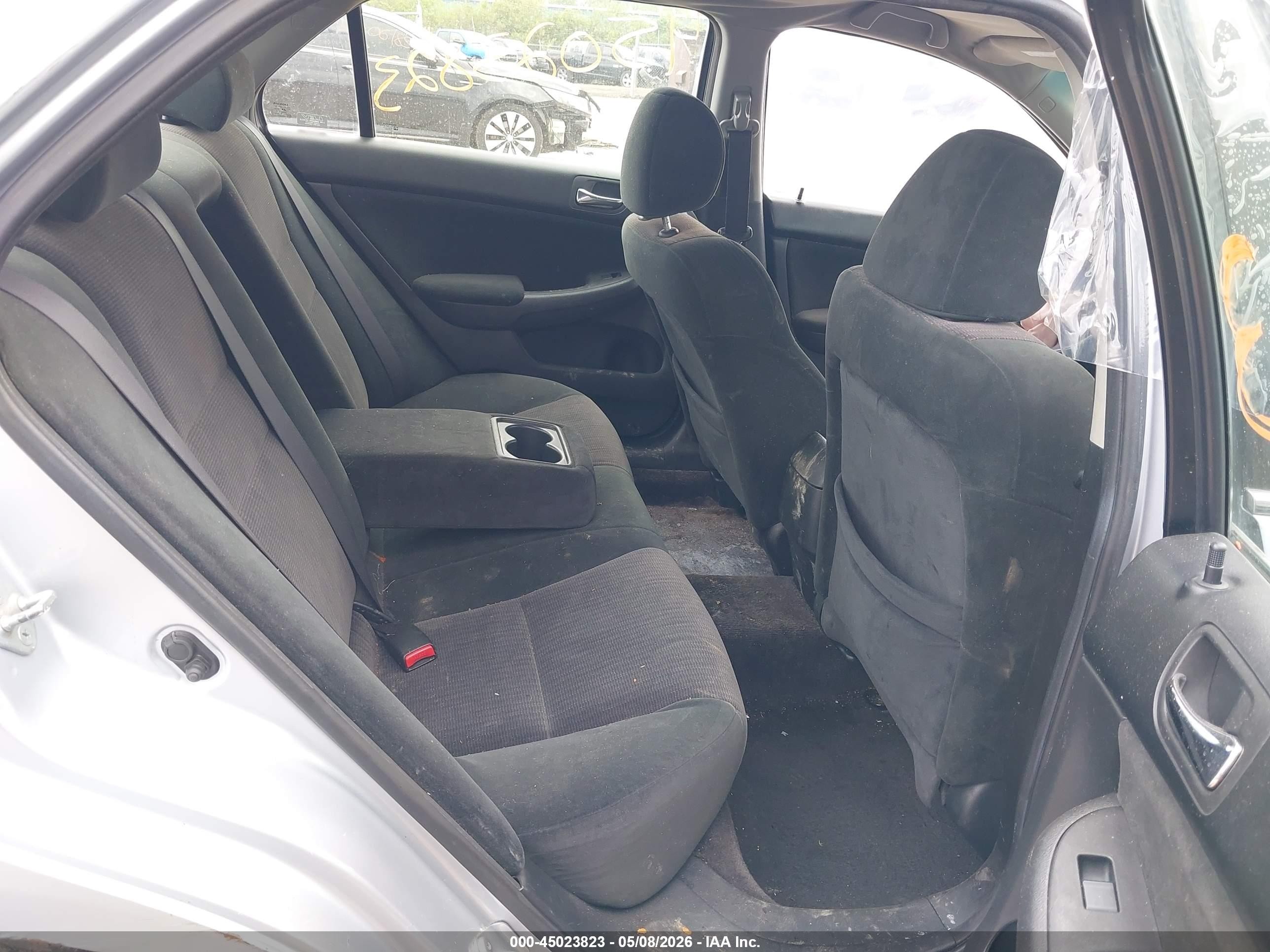 2005 Honda Accord 2.4 Lx Серебряный vin: 1HGCM56465A186106