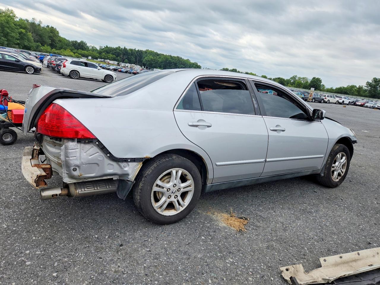 2007 Honda Accord Lx Silver vin: 1HGCM56467A062811