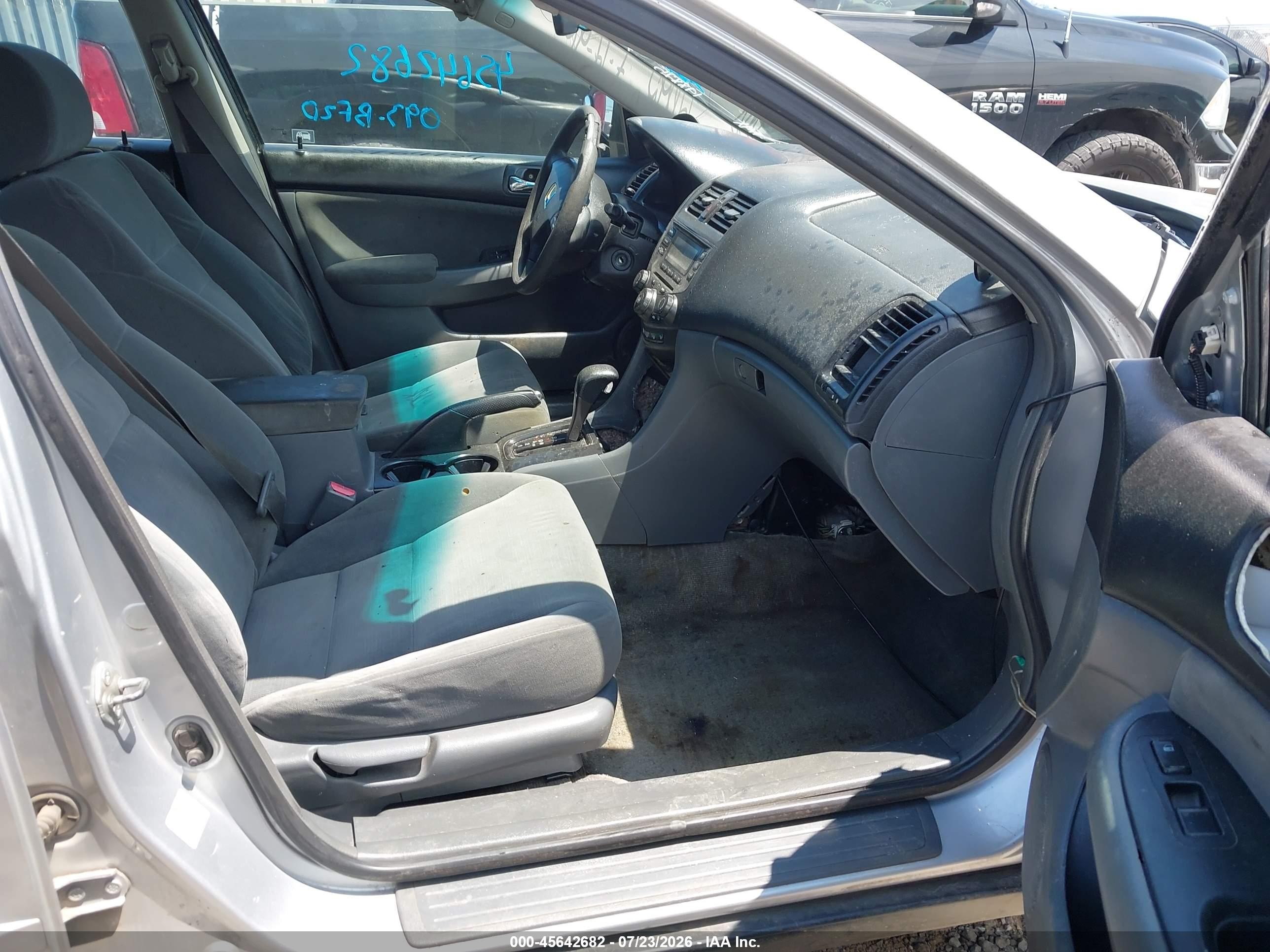 2007 Honda Accord 2.4 Lx Silver vin: 1HGCM56467A198825