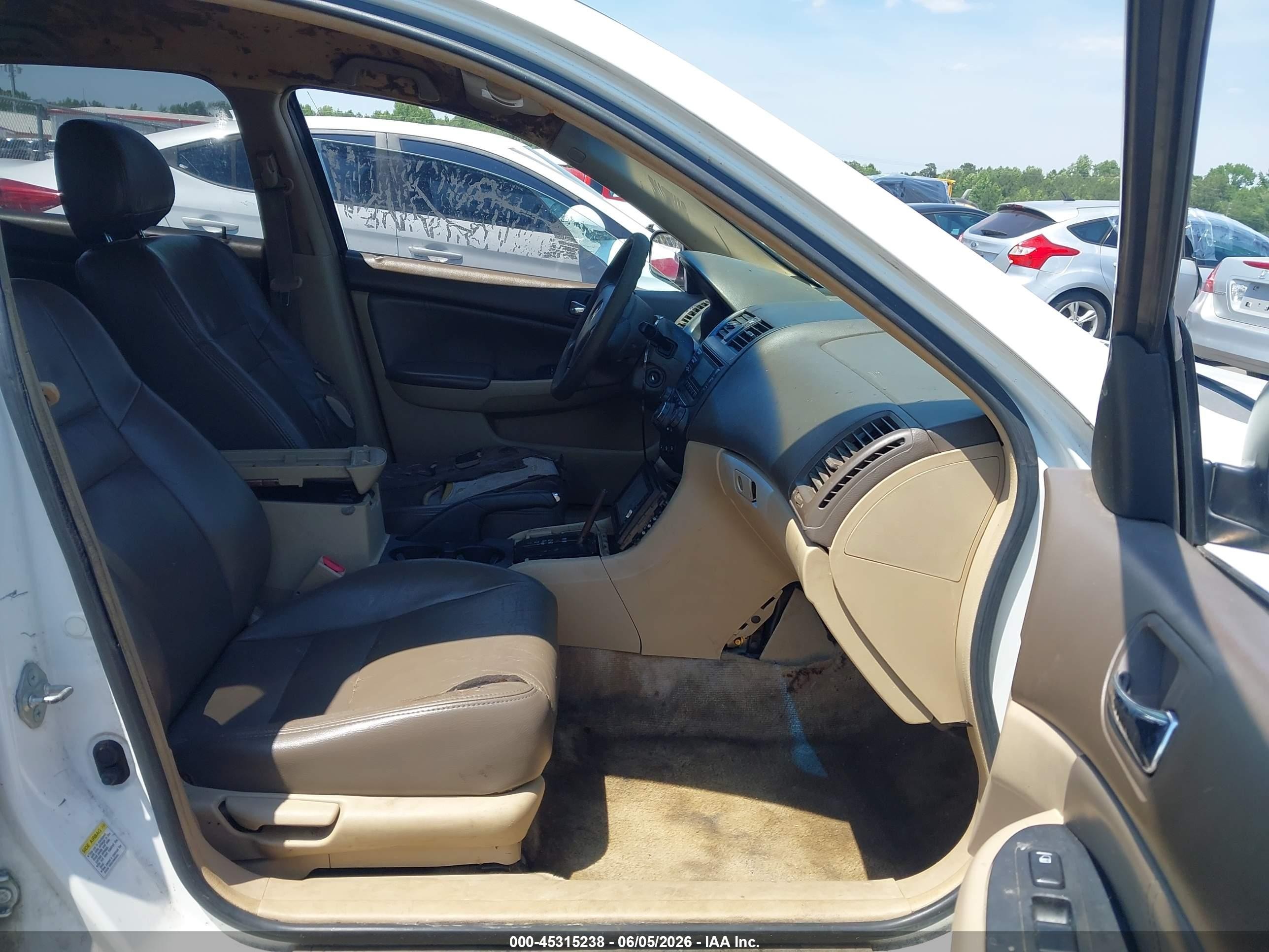 2005 Honda Accord 2.4 Lx White vin: 1HGCM56475A050311