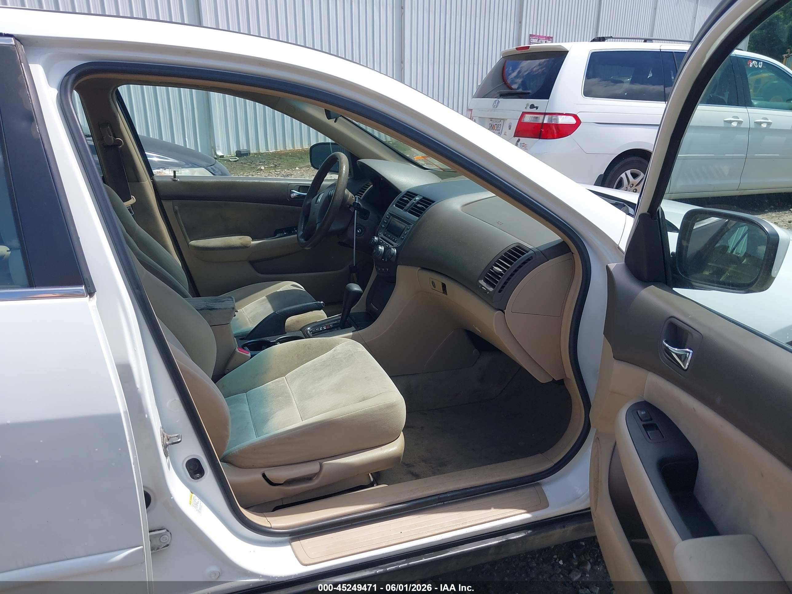 2005 Honda Accord 2.4 Lx White vin: 1HGCM56475A117070