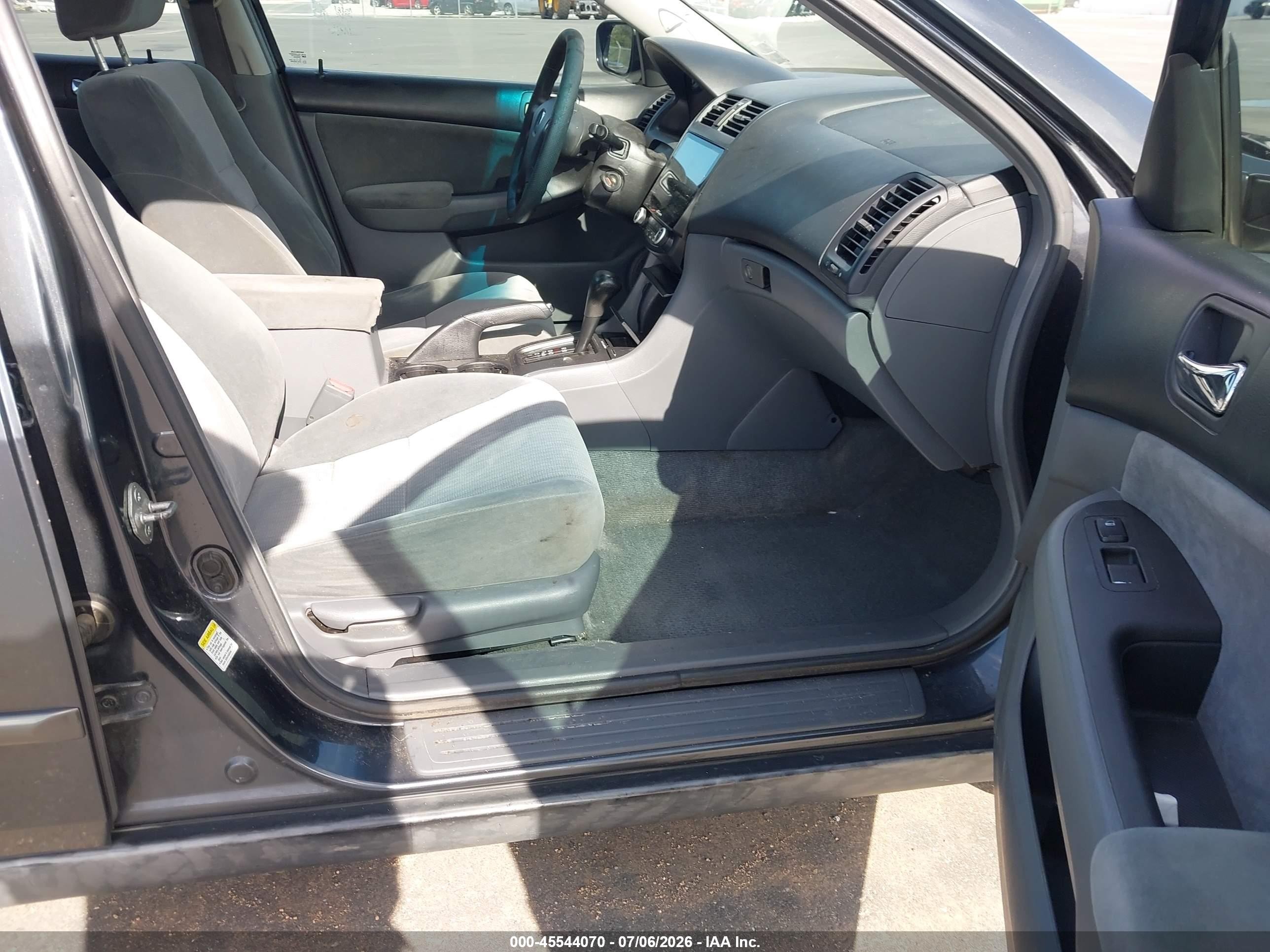 2005 Honda Accord 2.4 Lx Gray vin: 1HGCM56475A172053