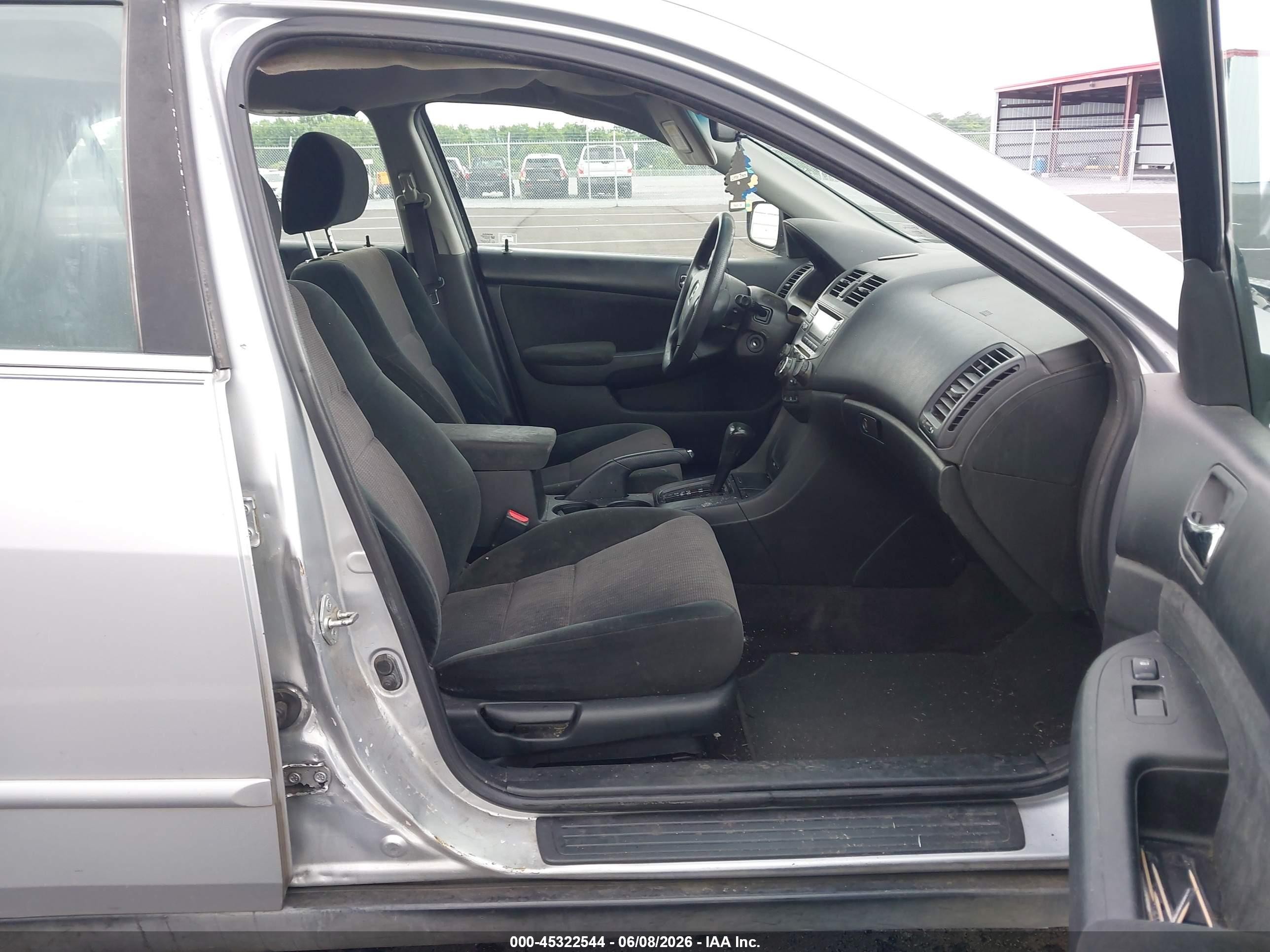 2005 Honda Accord 2.4 Lx Silver vin: 1HGCM56475A185062
