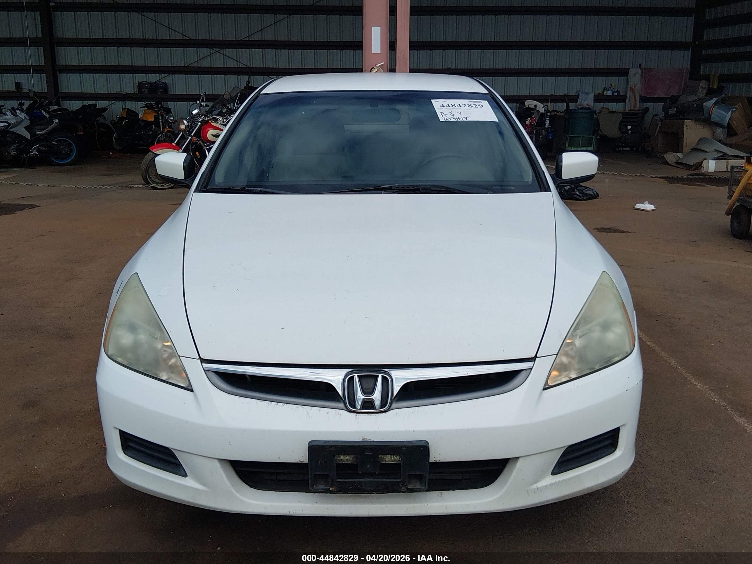2007 Honda Accord 2.4 Lx Белый vin: 1HGCM56477A229600