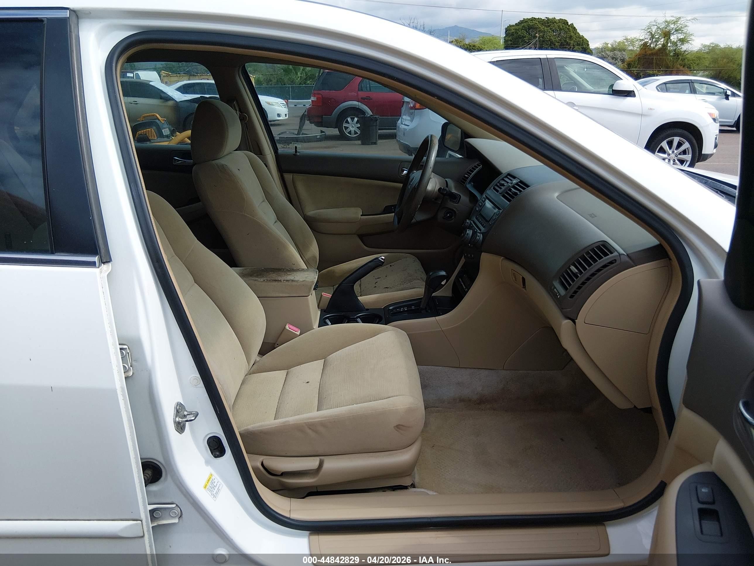 2007 Honda Accord 2.4 Lx Белый vin: 1HGCM56477A229600