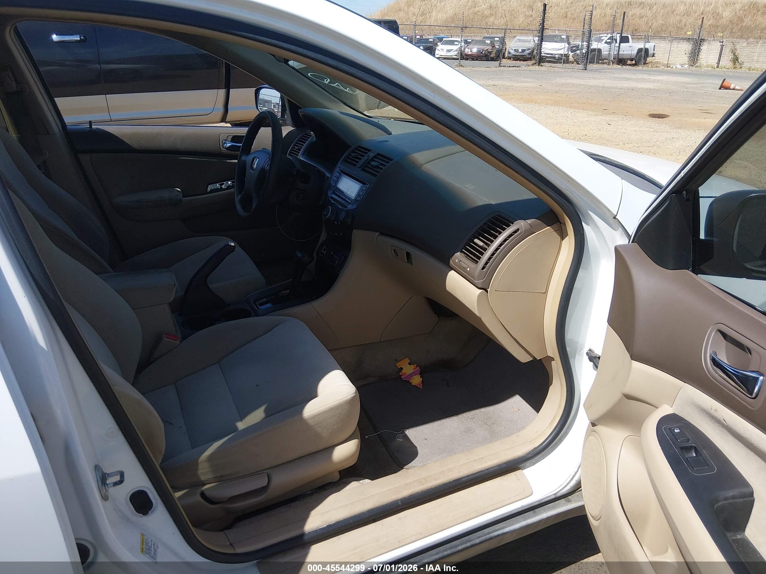 2005 Honda Accord 2.4 Lx Белый vin: 1HGCM56485A185801
