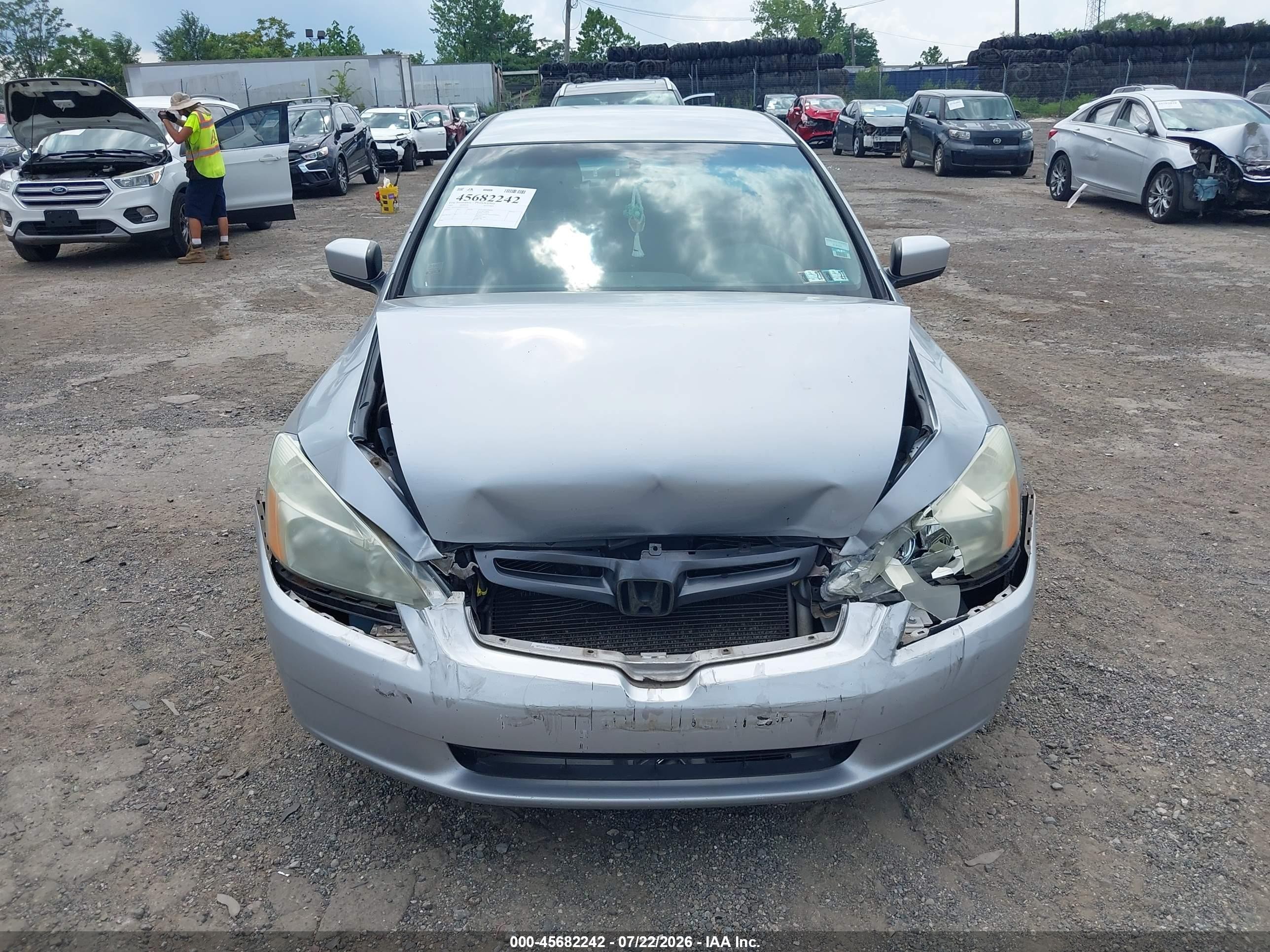 2005 Honda Accord 2.4 Lx Silver vin: 1HGCM56495A121895