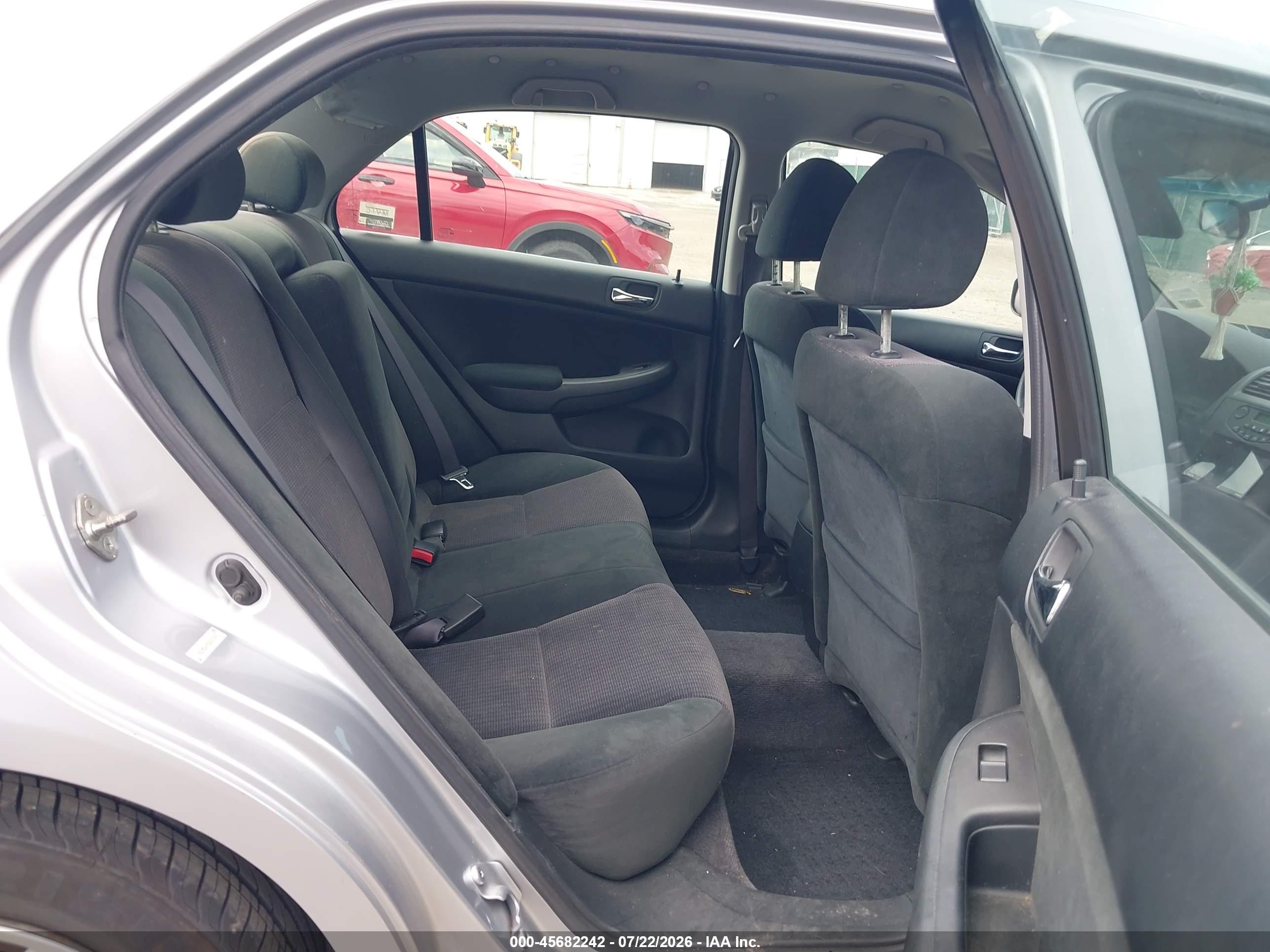 2005 Honda Accord 2.4 Lx Silver vin: 1HGCM56495A121895