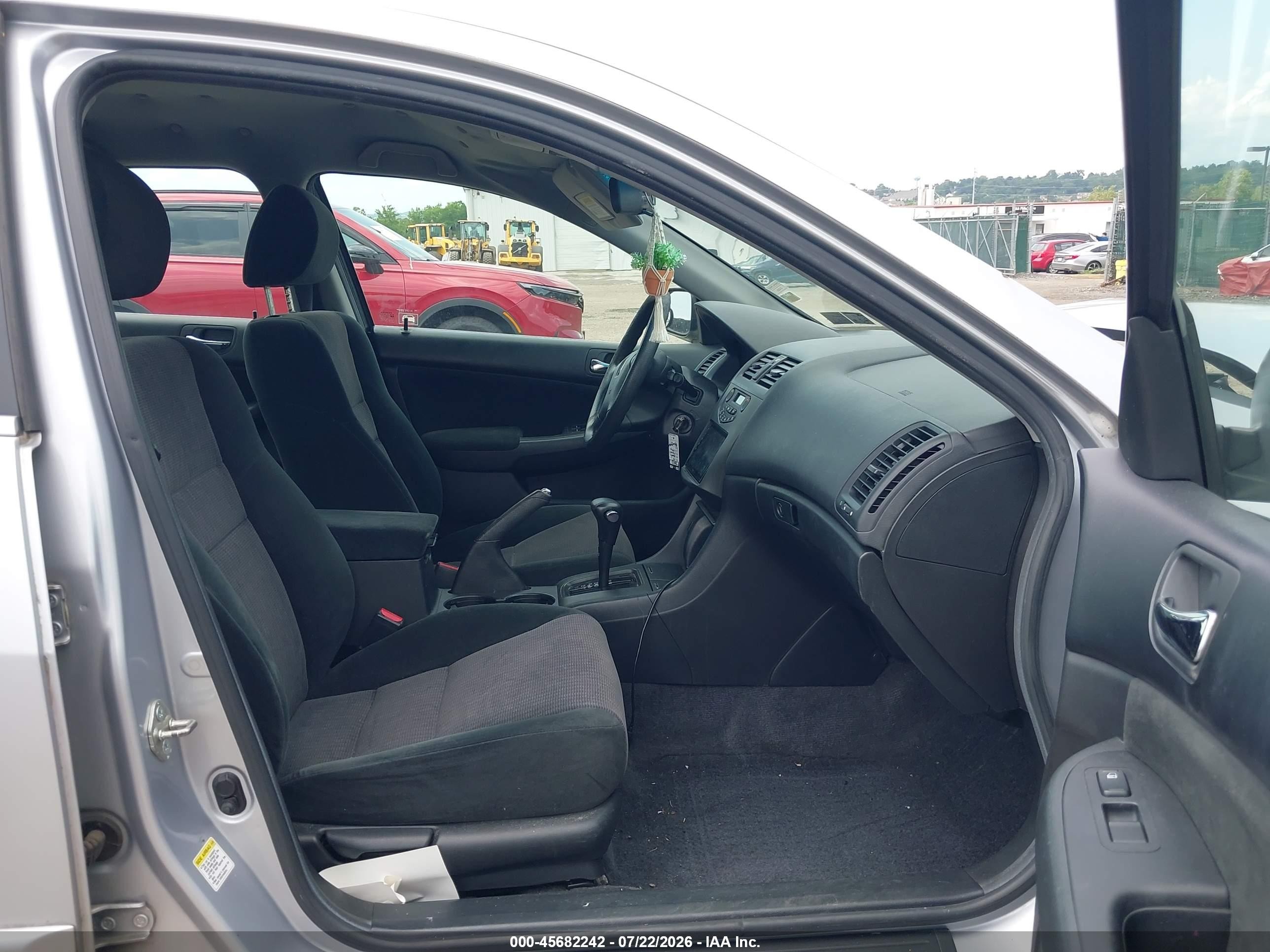 2005 Honda Accord 2.4 Lx Silver vin: 1HGCM56495A121895