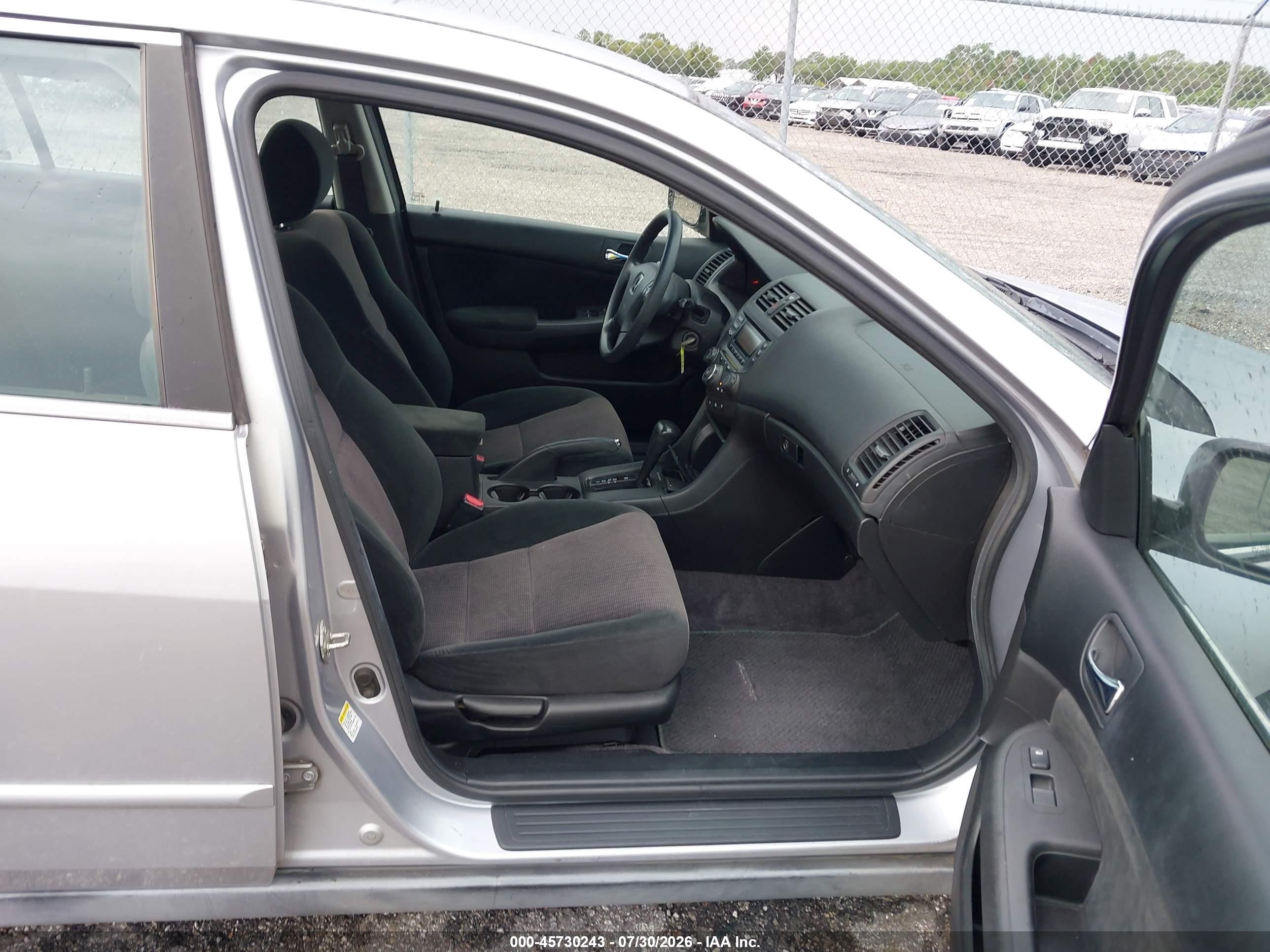 2005 Honda Accord 2.4 Lx Silver vin: 1HGCM564X5A039481