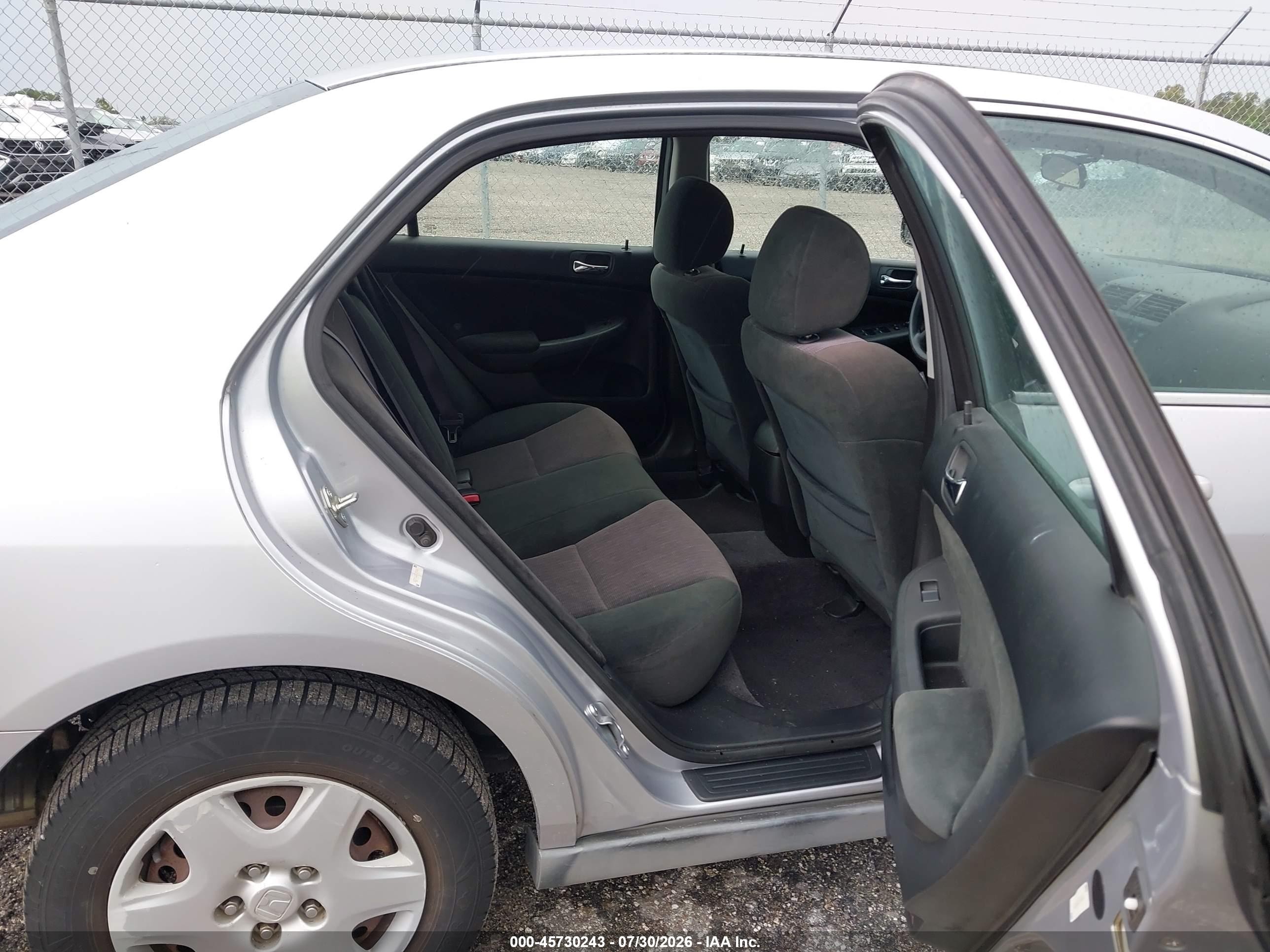 2005 Honda Accord 2.4 Lx Silver vin: 1HGCM564X5A039481