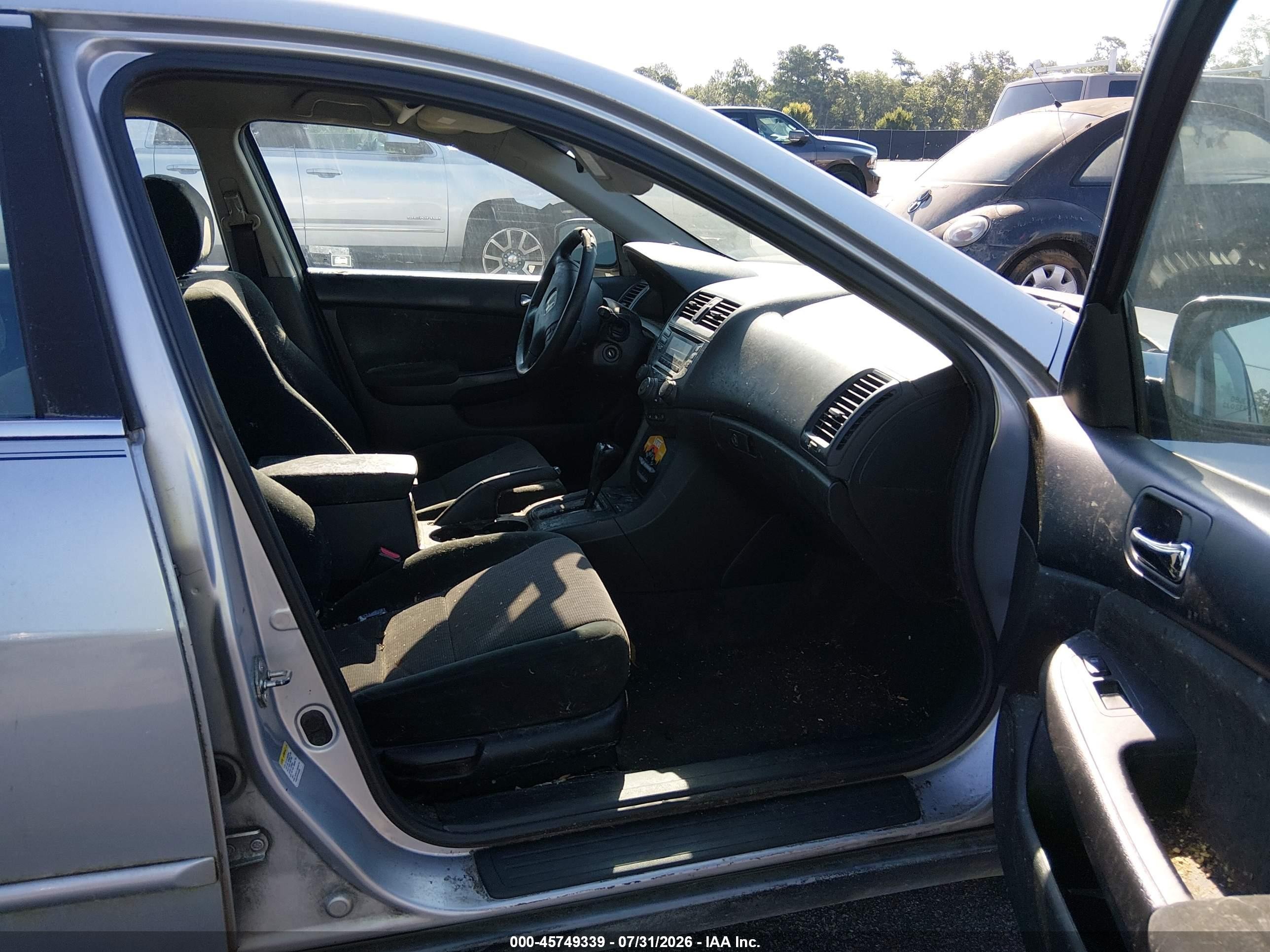 2005 Honda Accord 2.4 Lx Silver vin: 1HGCM564X5A109335